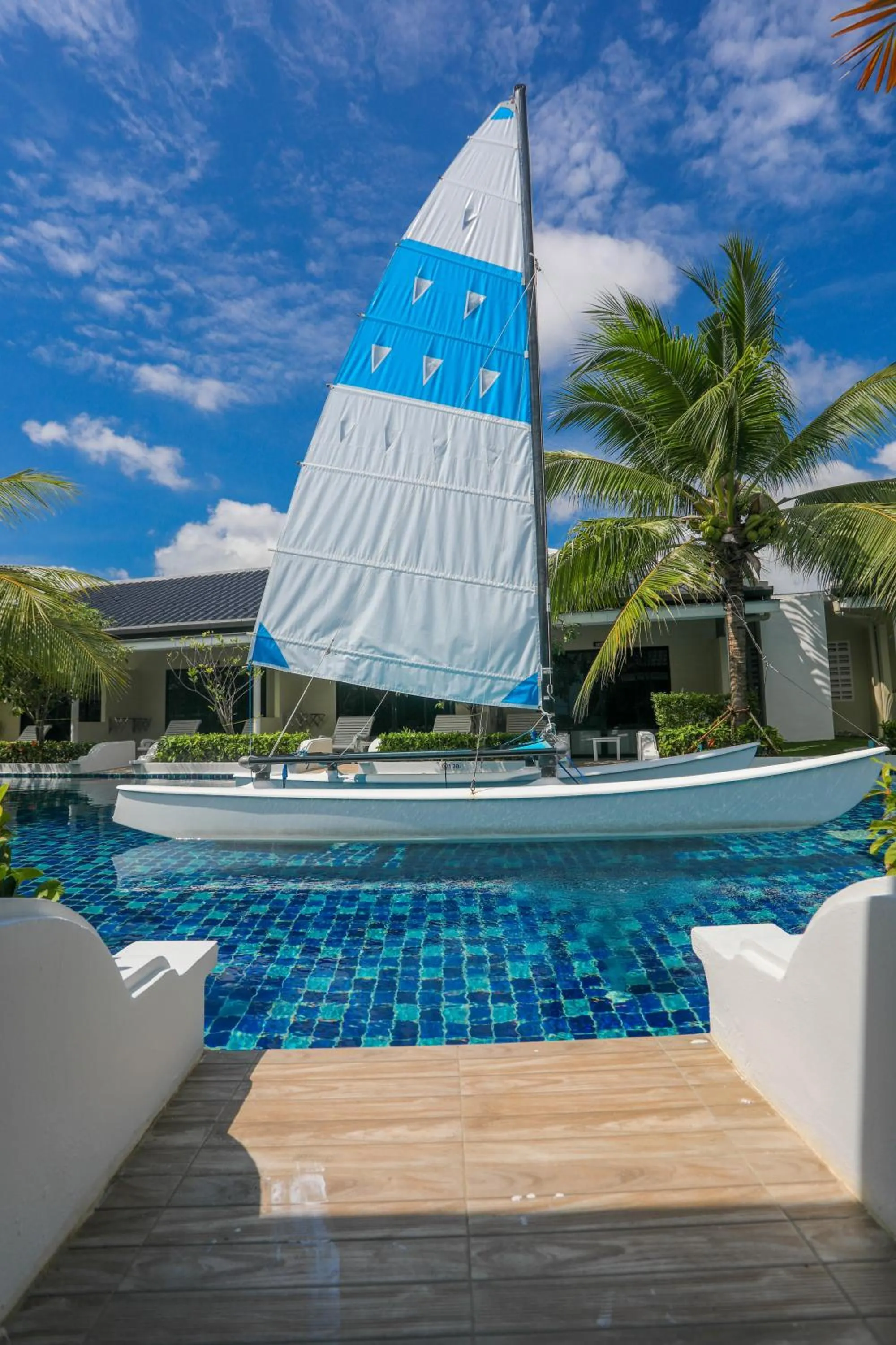 Tuana Hotels Brook Pool Access