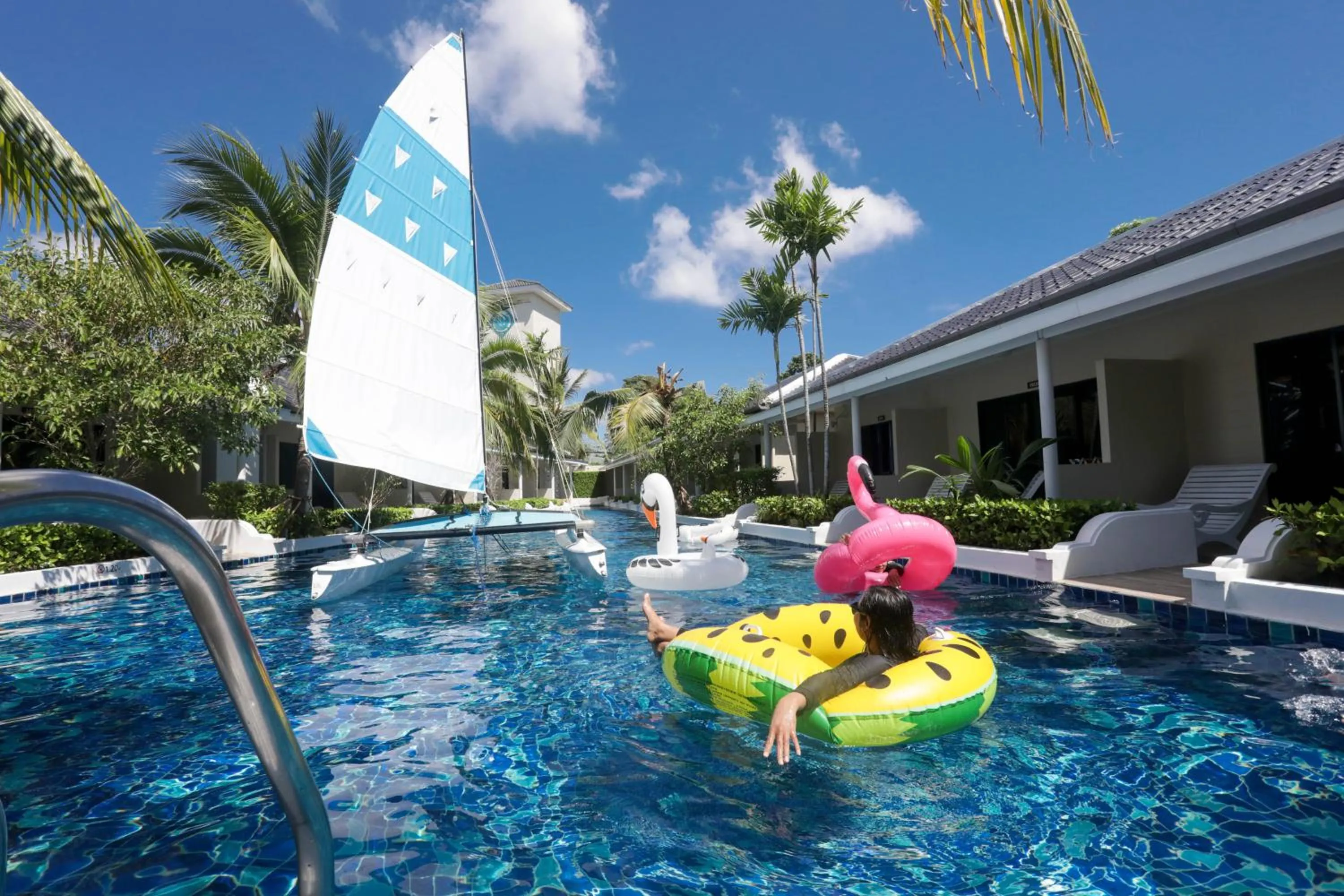 Tuana Hotels Brook Pool Access