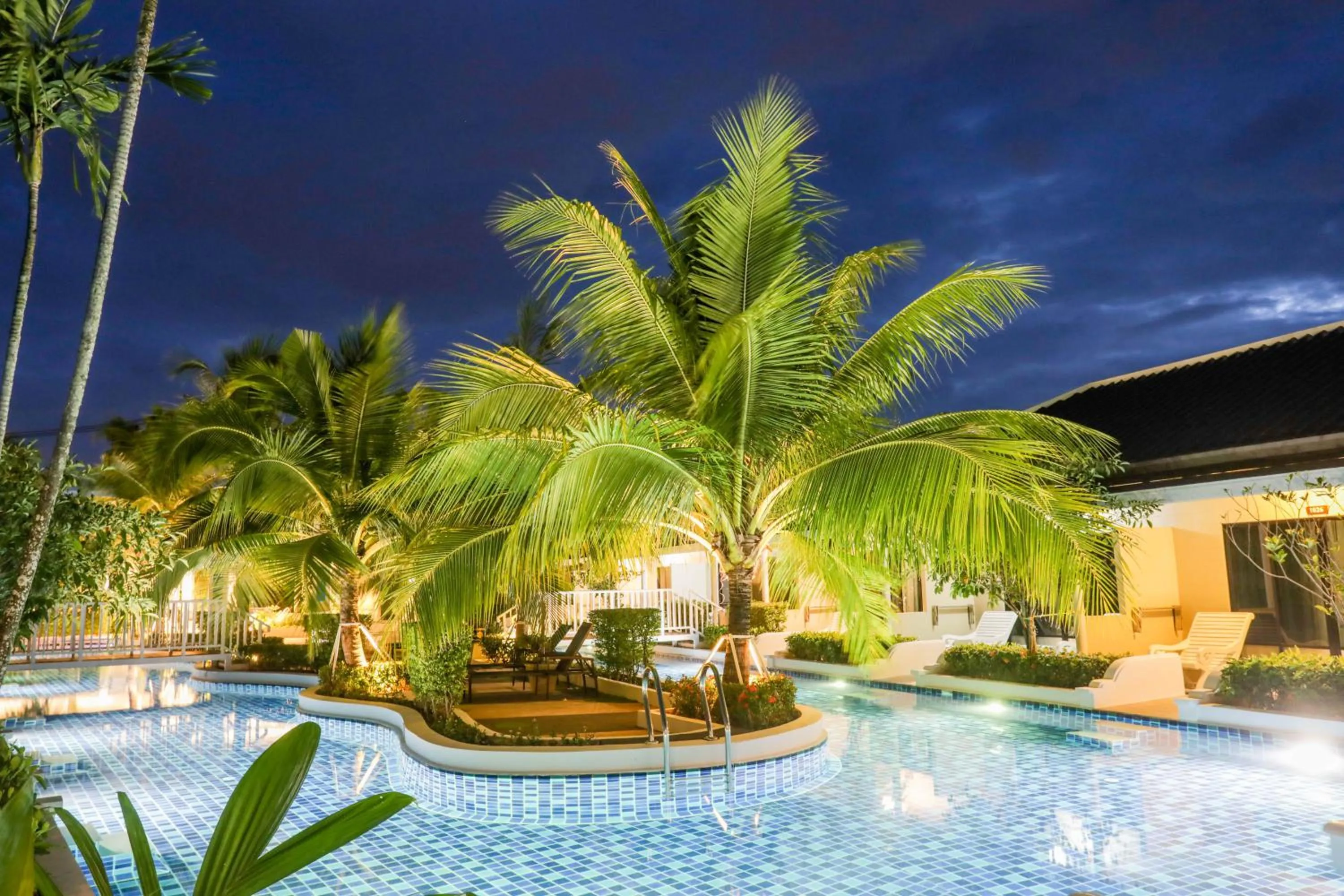 Tuana Hotels Brook Pool Access