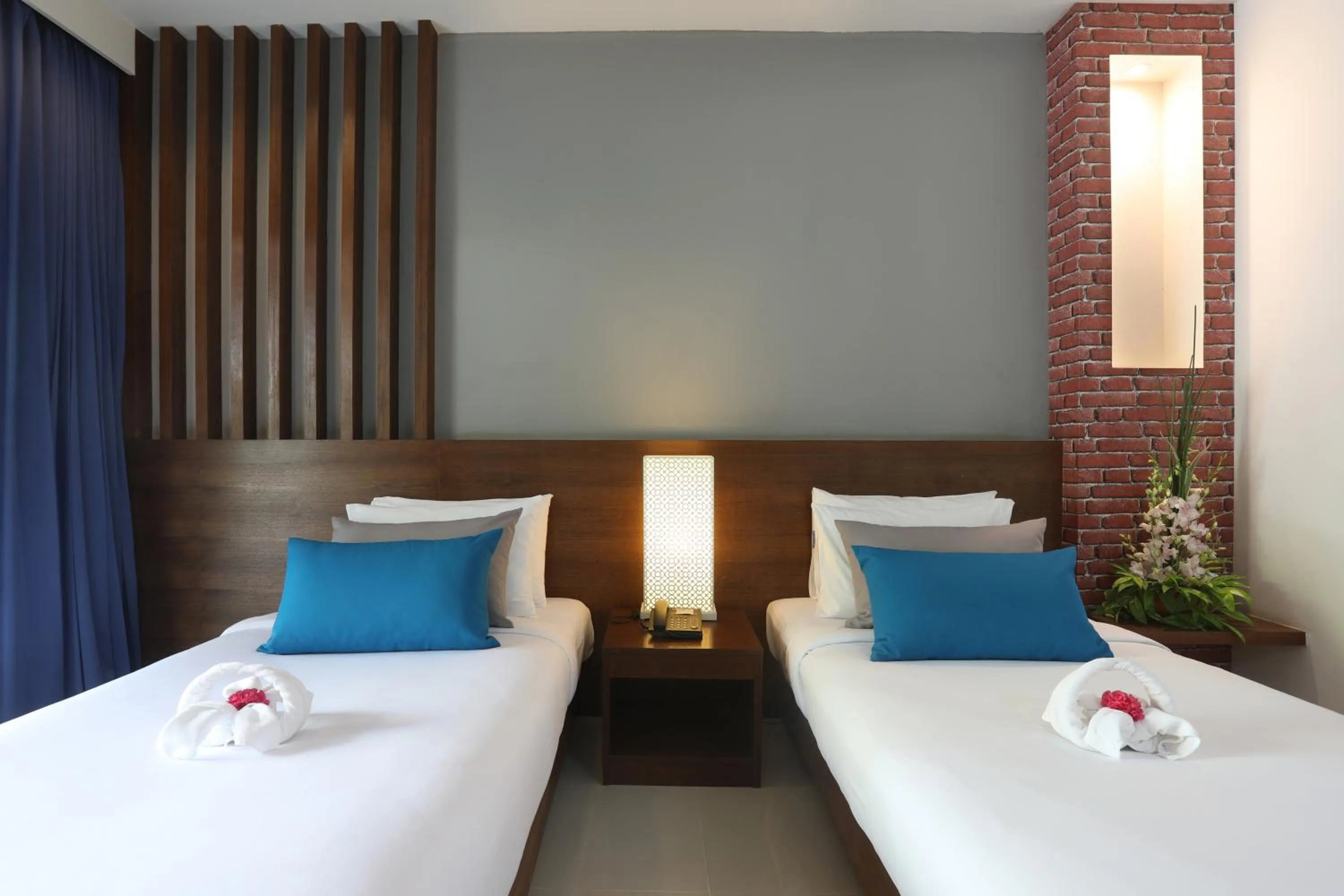 Bed in Tuana Hotels Brook Pool Access