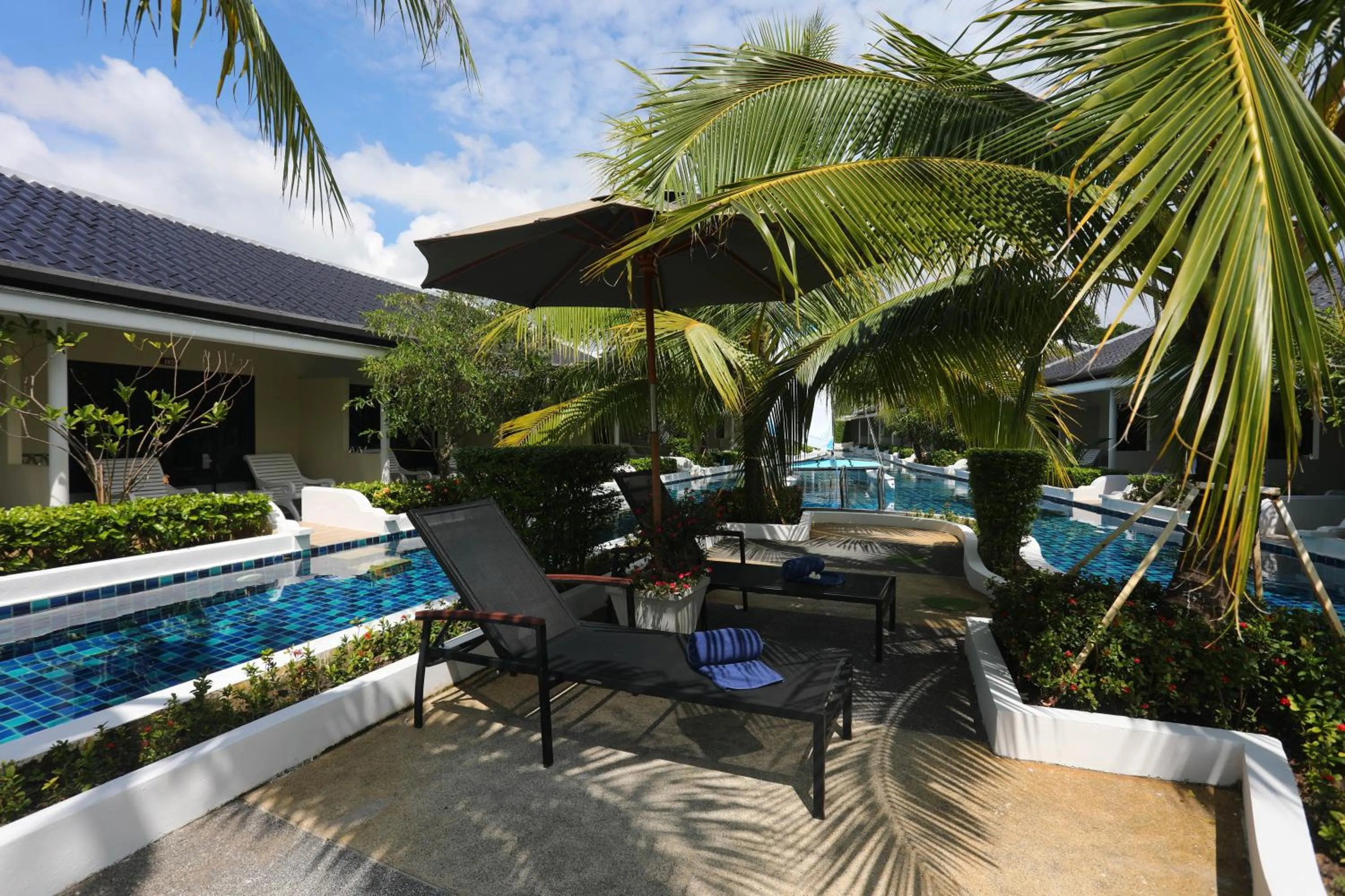 Tuana Hotels Brook Pool Access