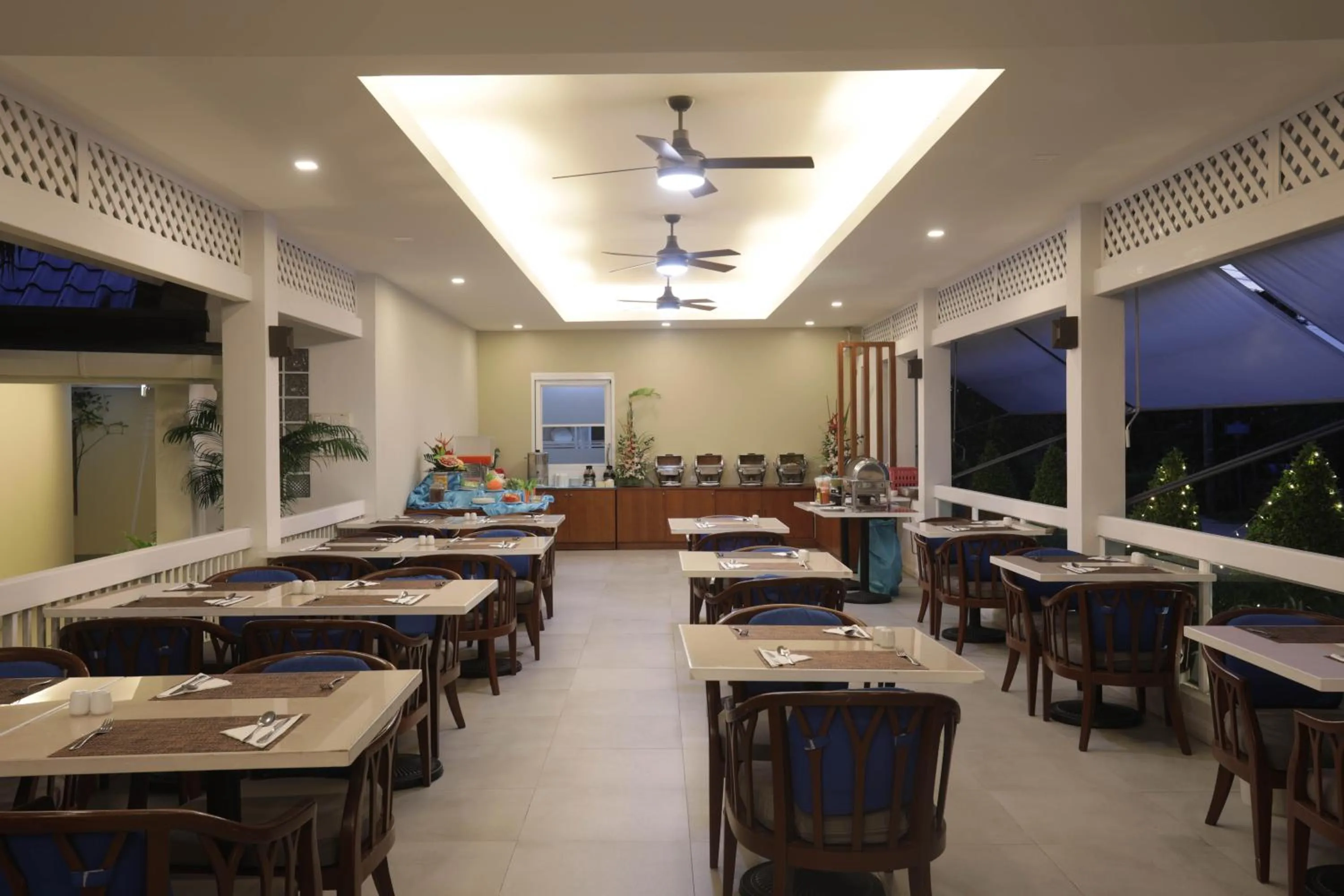 Tuana Hotels Brook Pool Access