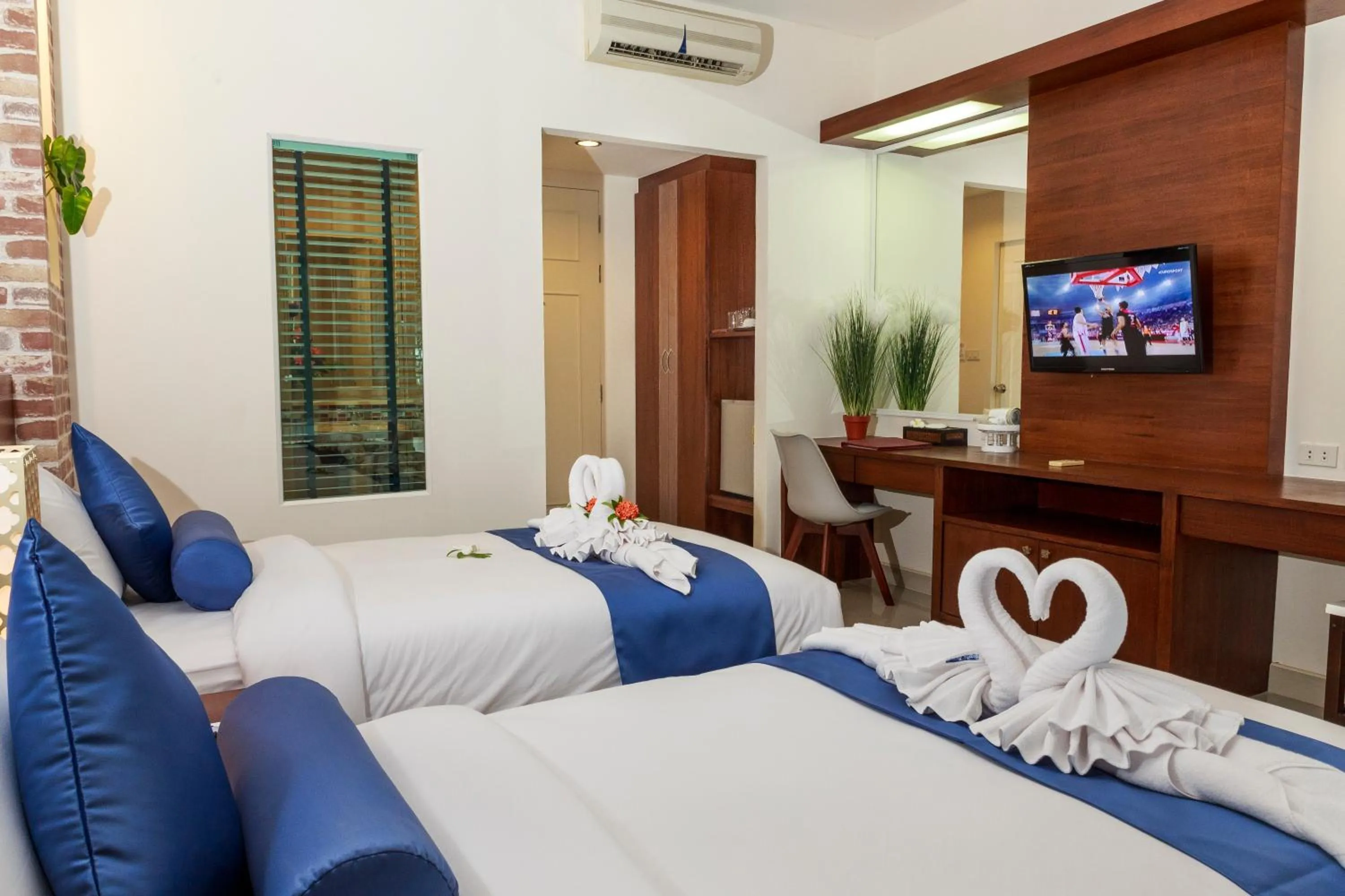 Bedroom, Bed in Brook Resort & Villas