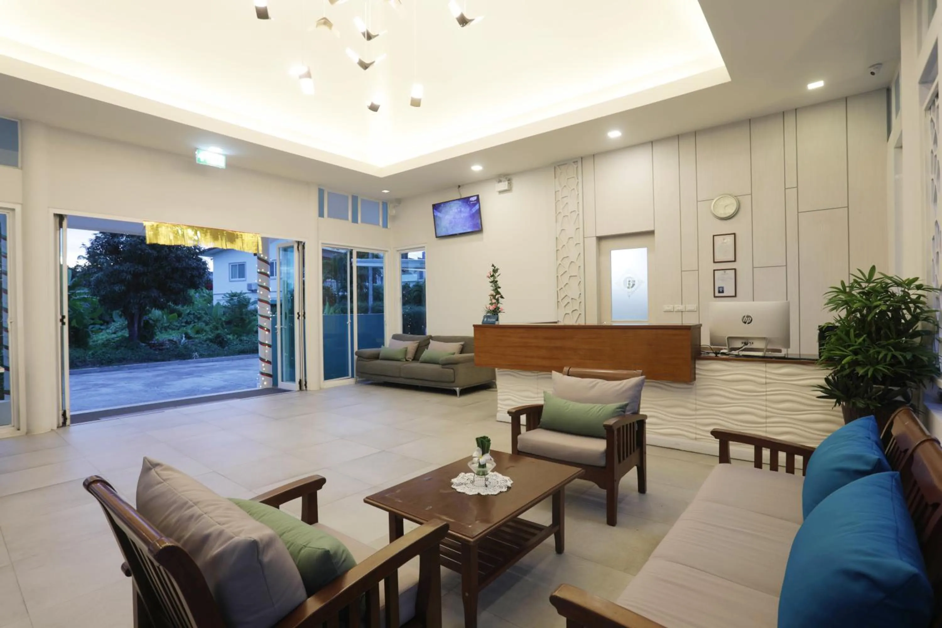 Tuana Hotels Brook Pool Access