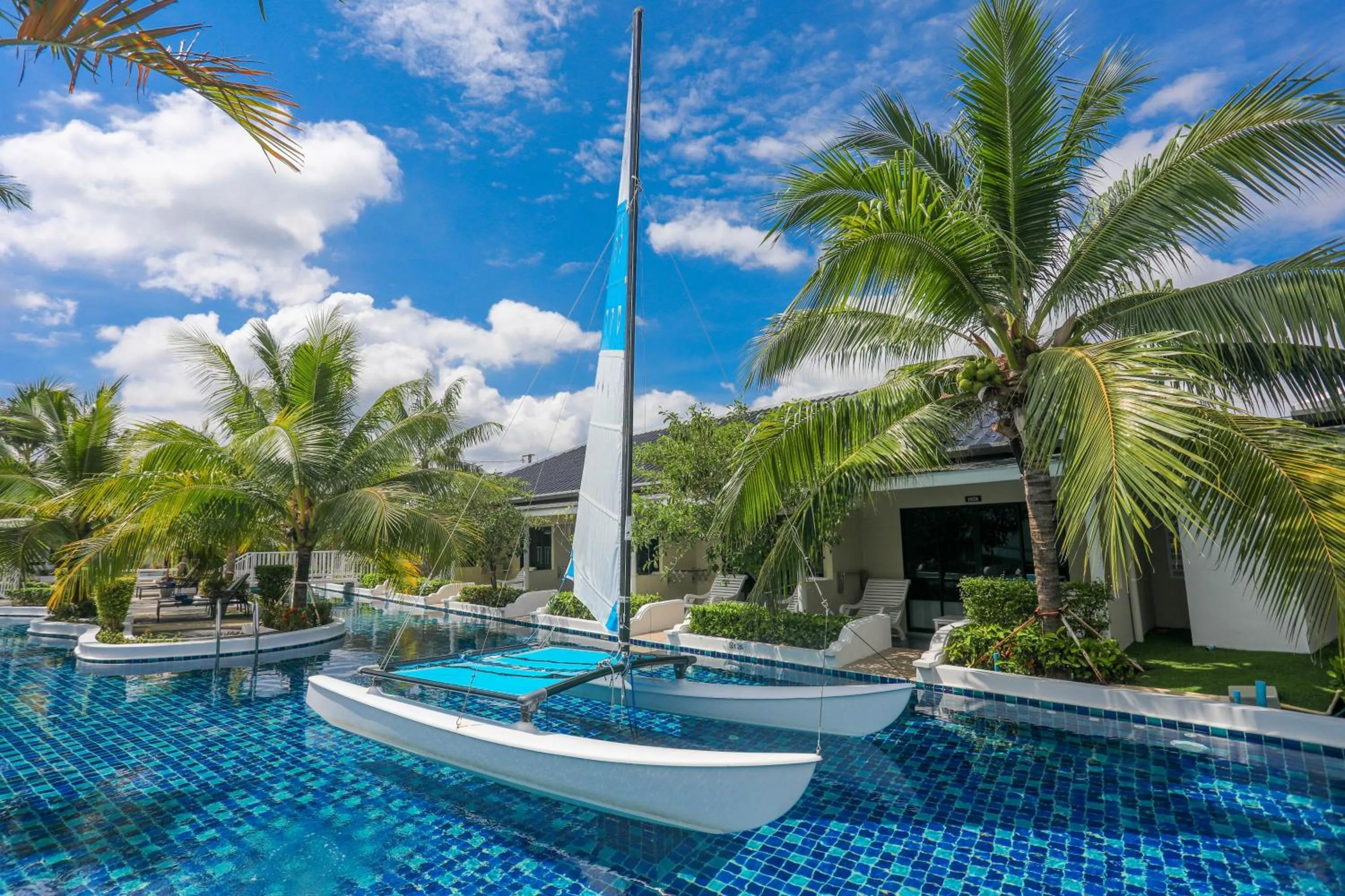 Tuana Hotels Brook Pool Access