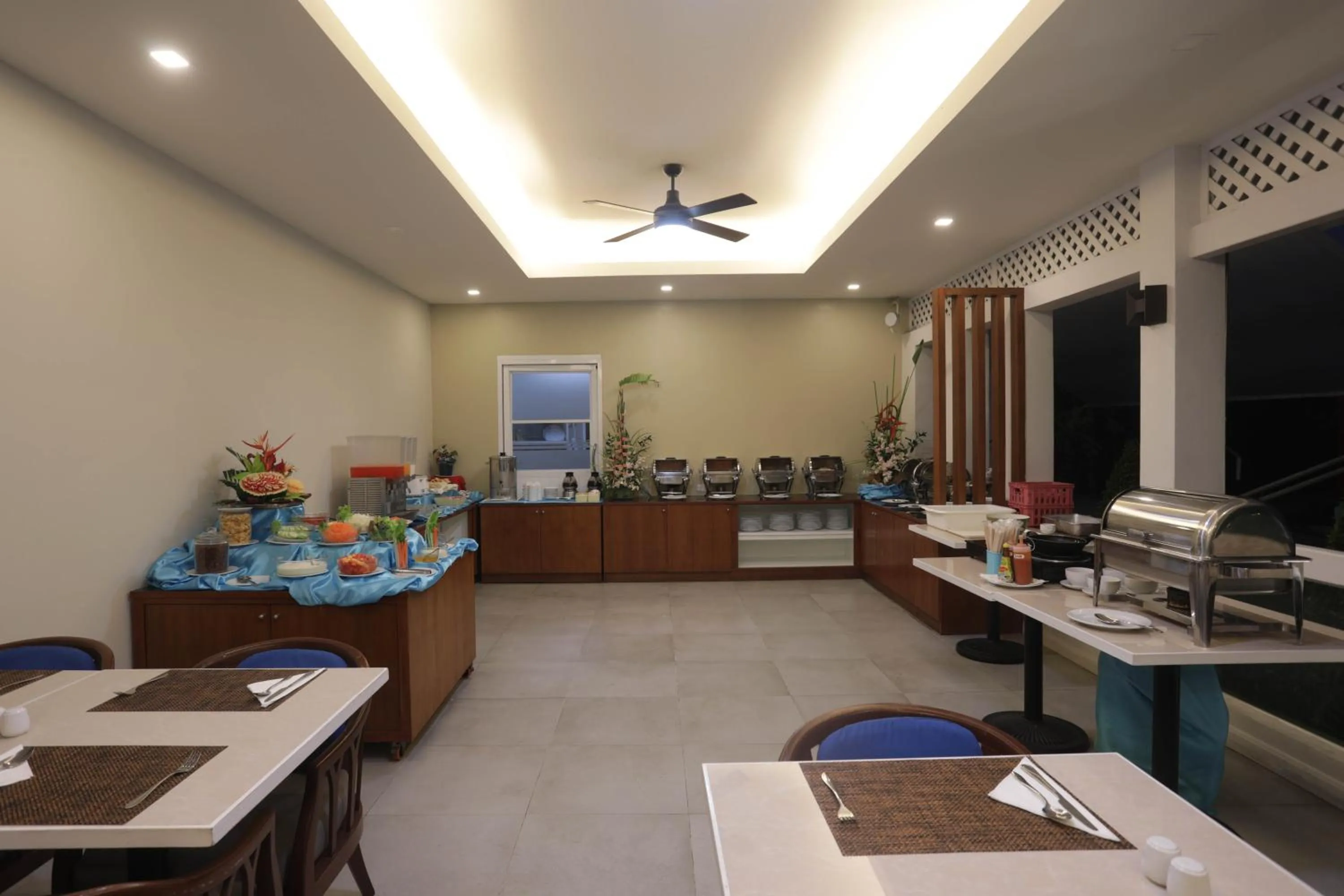 Tuana Hotels Brook Pool Access