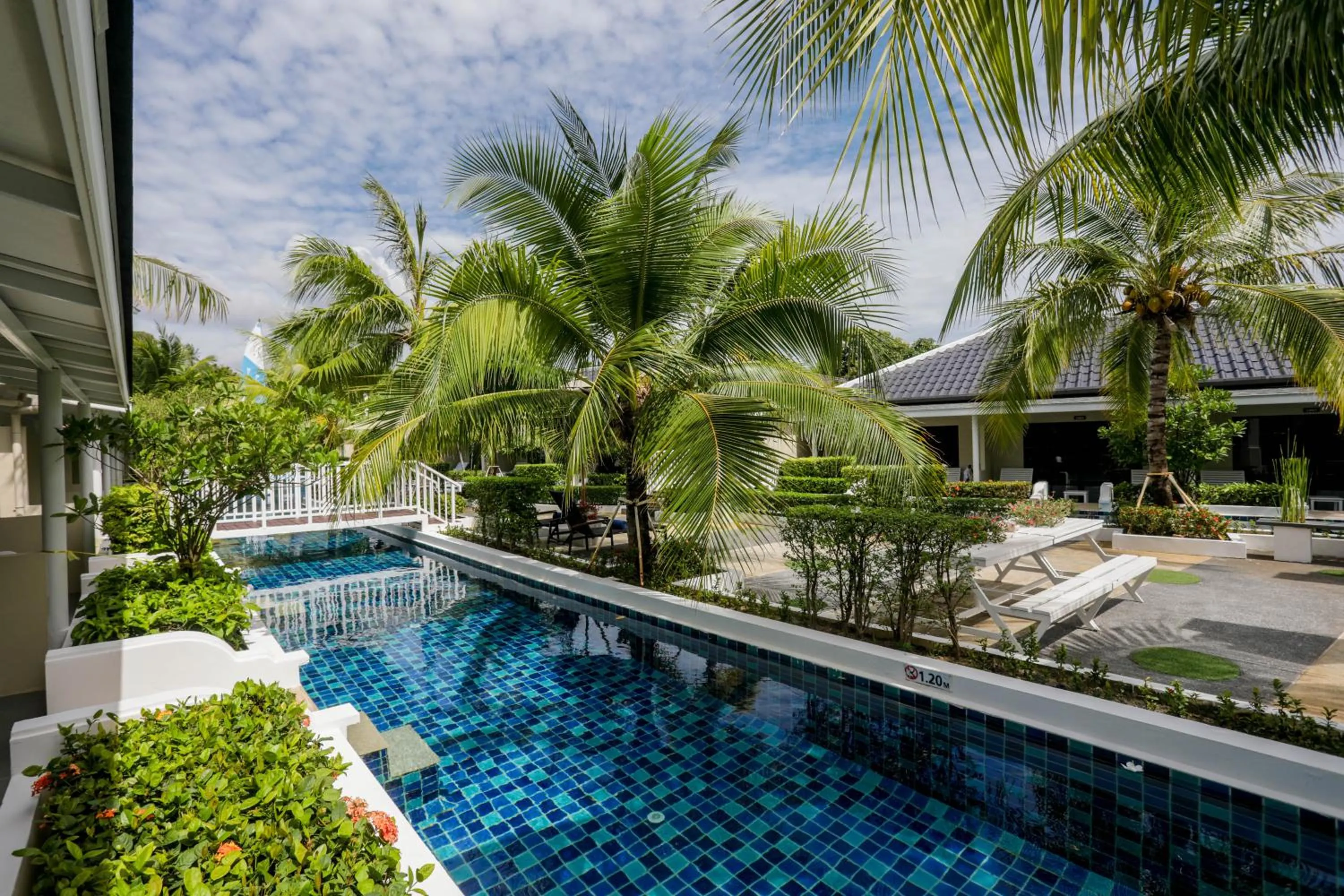 Tuana Hotels Brook Pool Access