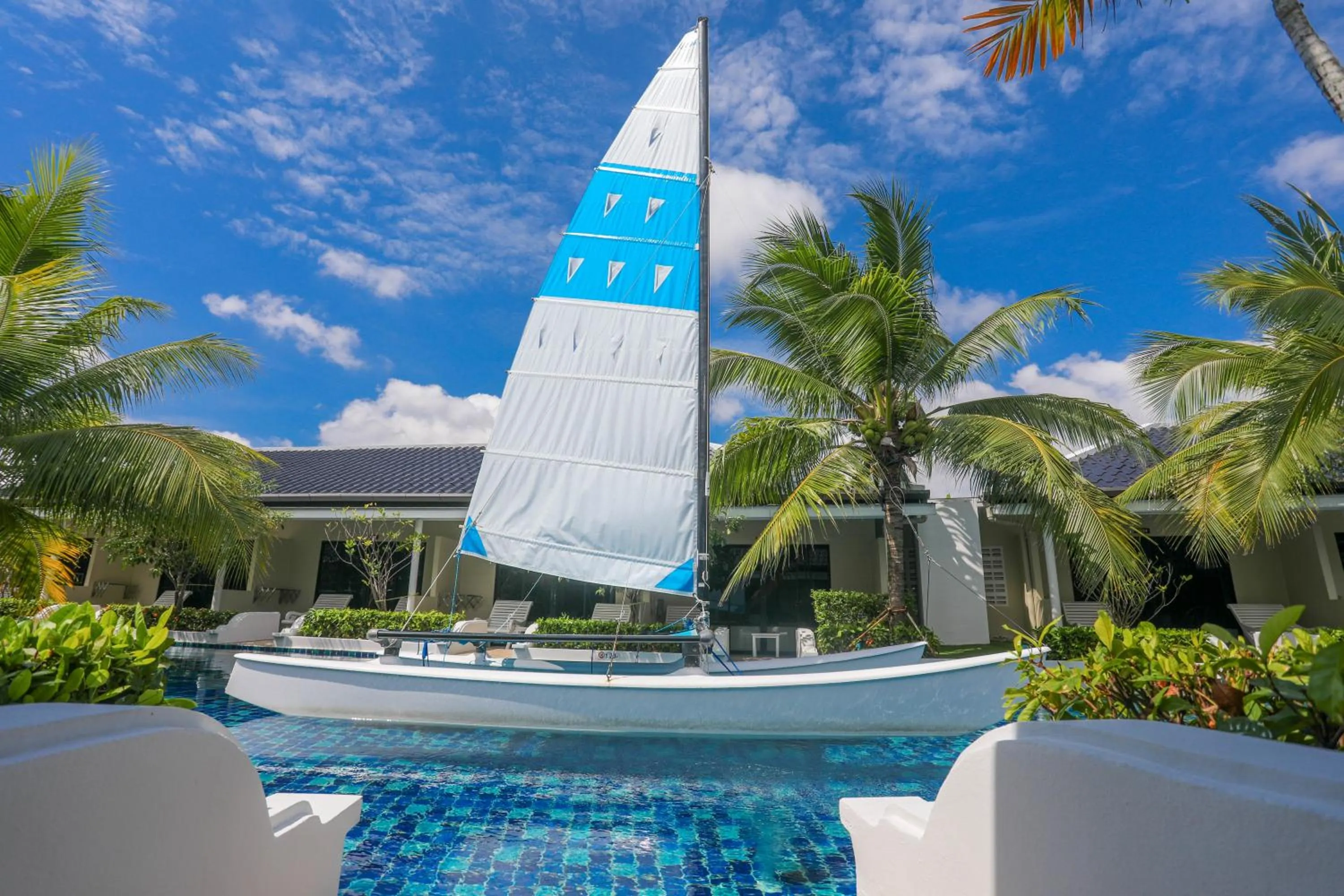 Tuana Hotels Brook Pool Access