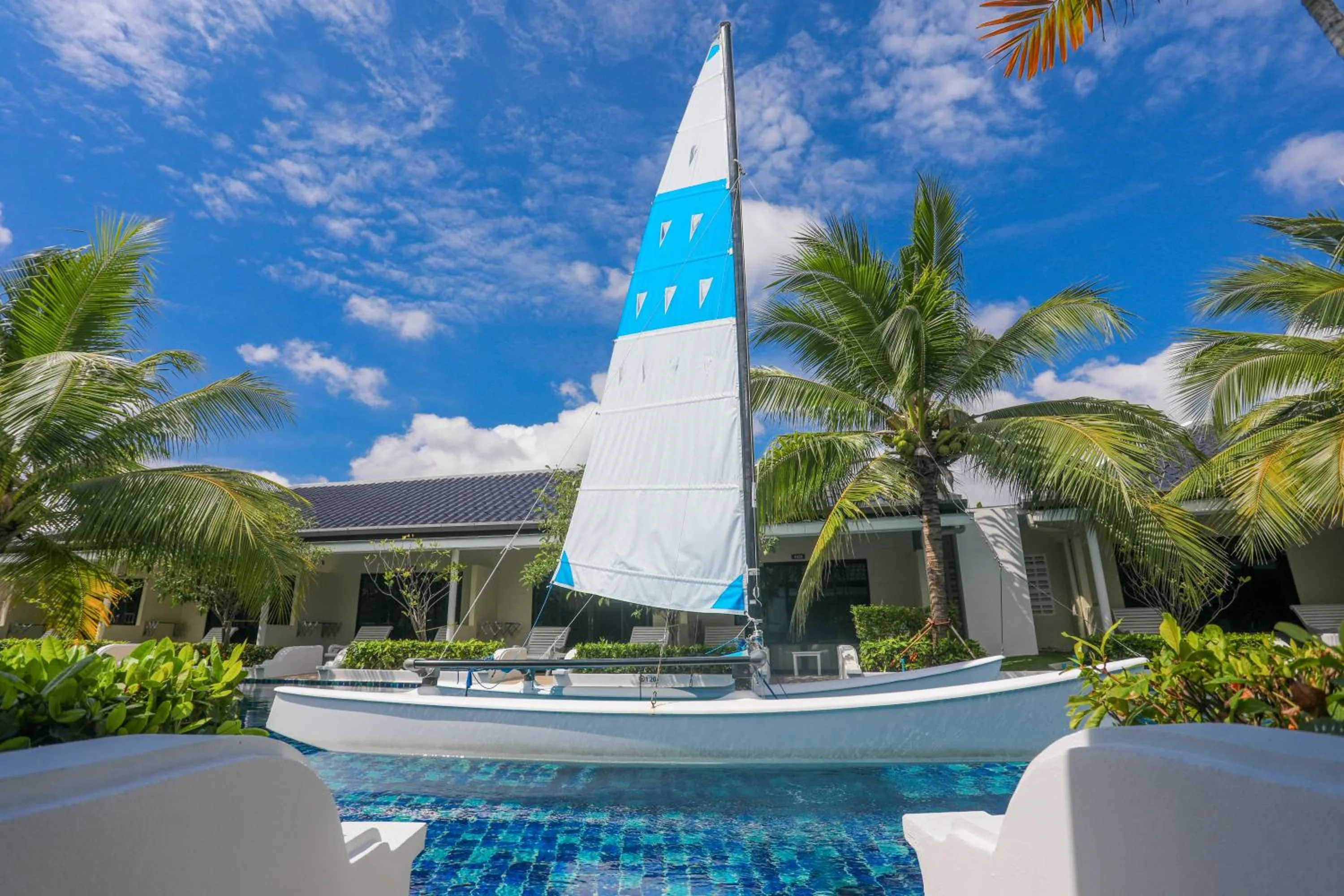 Tuana Hotels Brook Pool Access