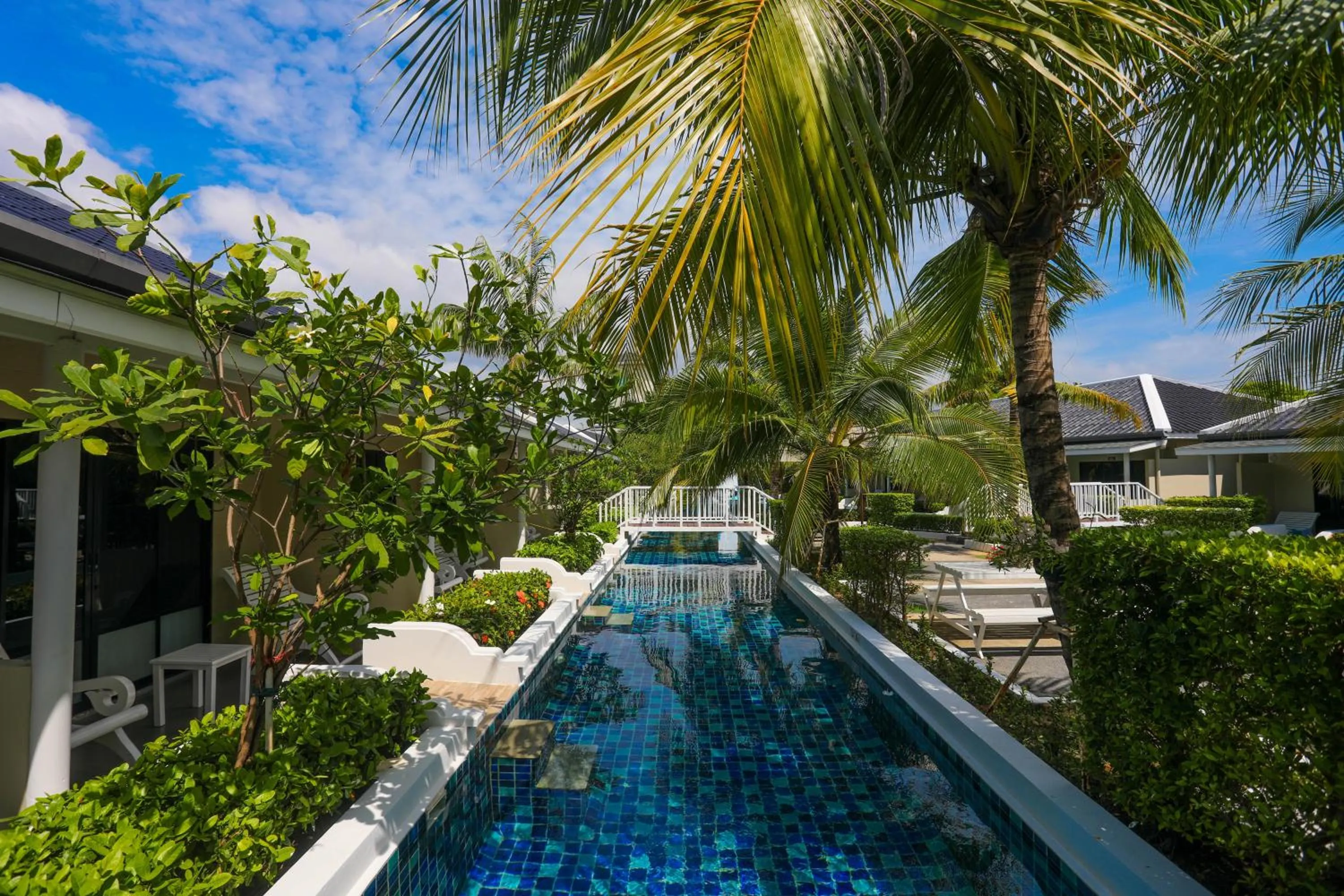 Tuana Hotels Brook Pool Access