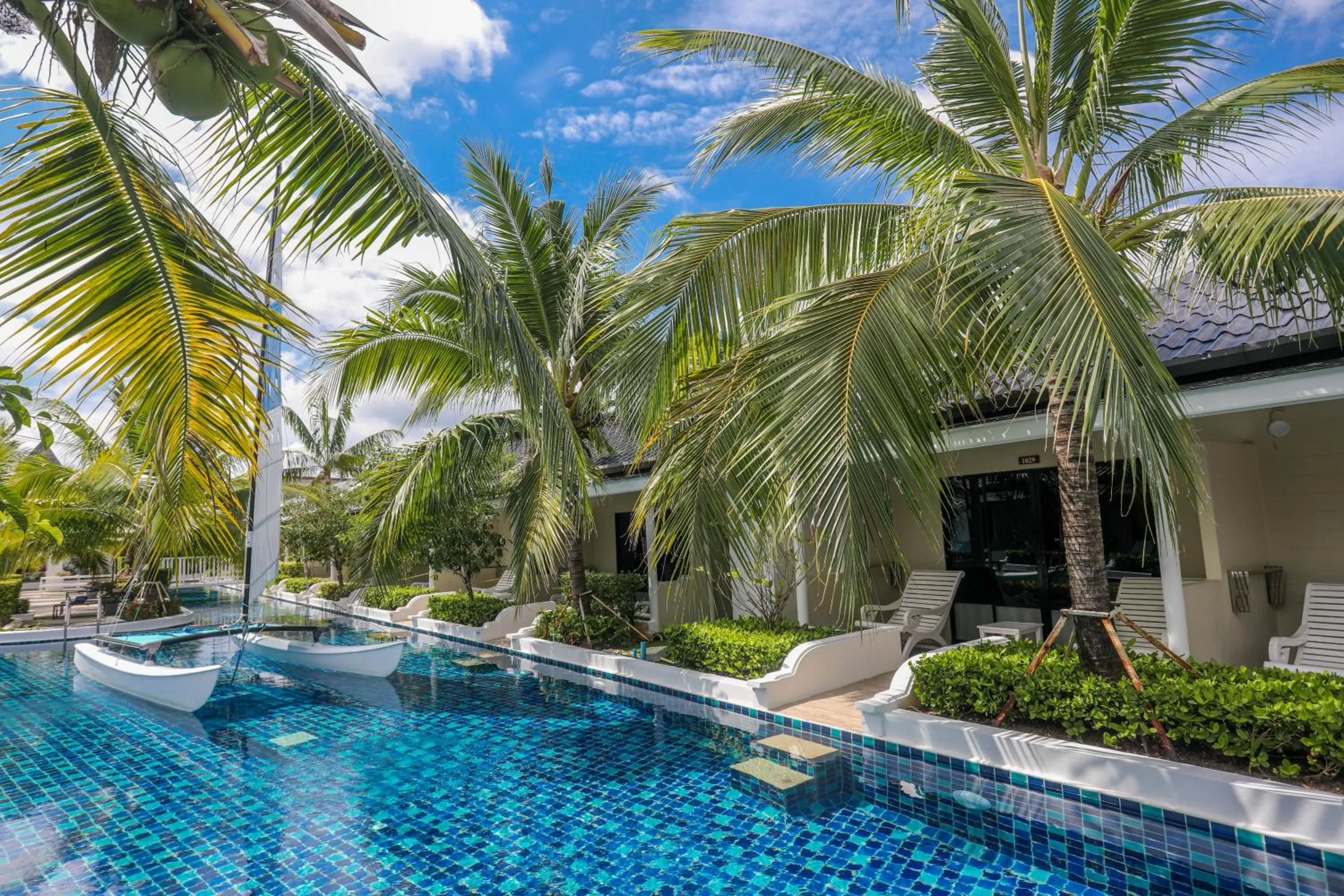 Tuana Hotels Brook Pool Access