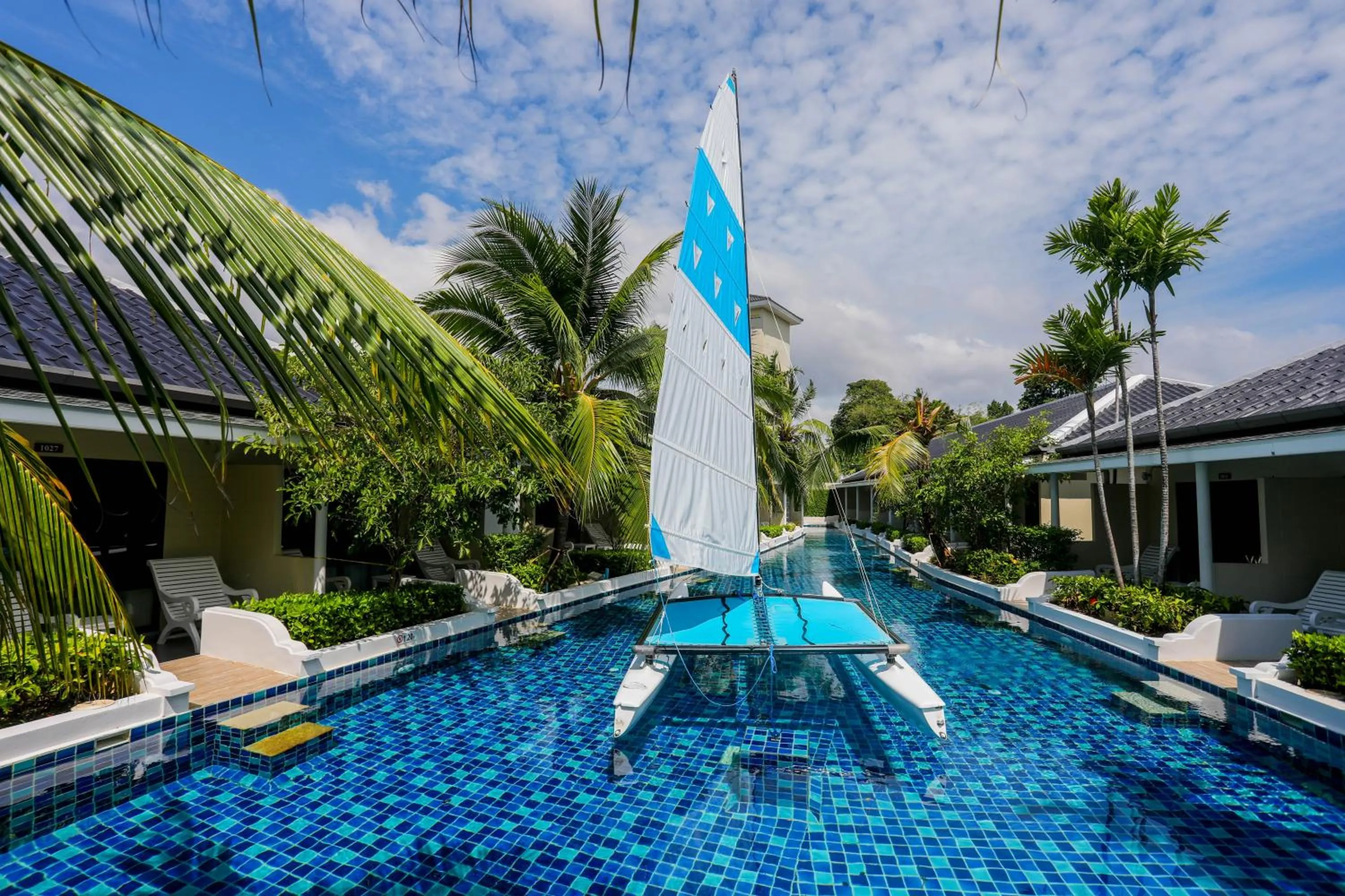 Tuana Hotels Brook Pool Access