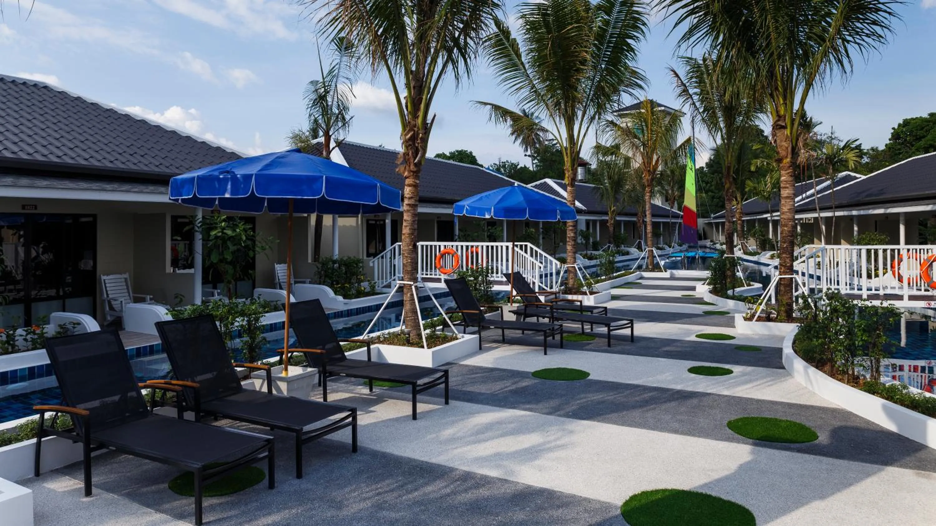 Swimming pool in Brook Resort & Villas