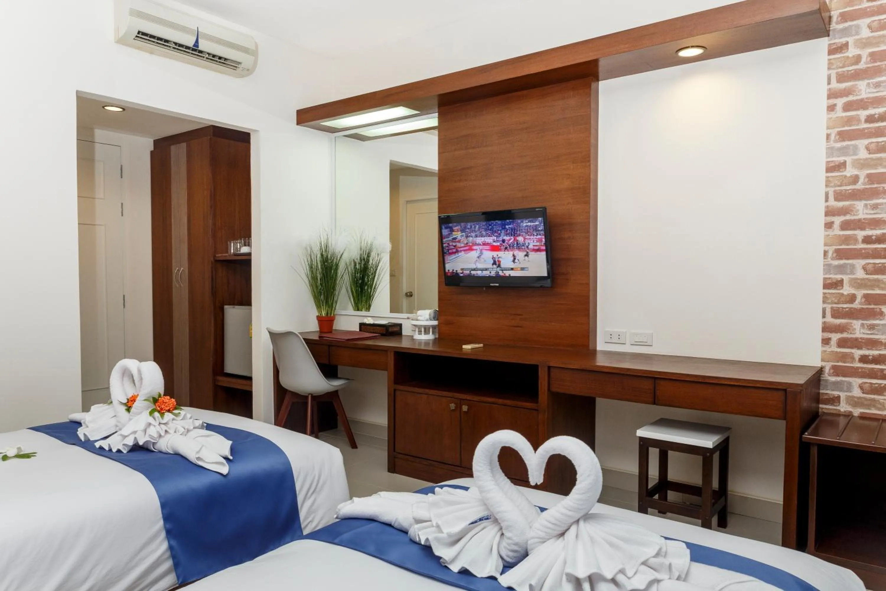 Bedroom, Bed in Brook Resort & Villas