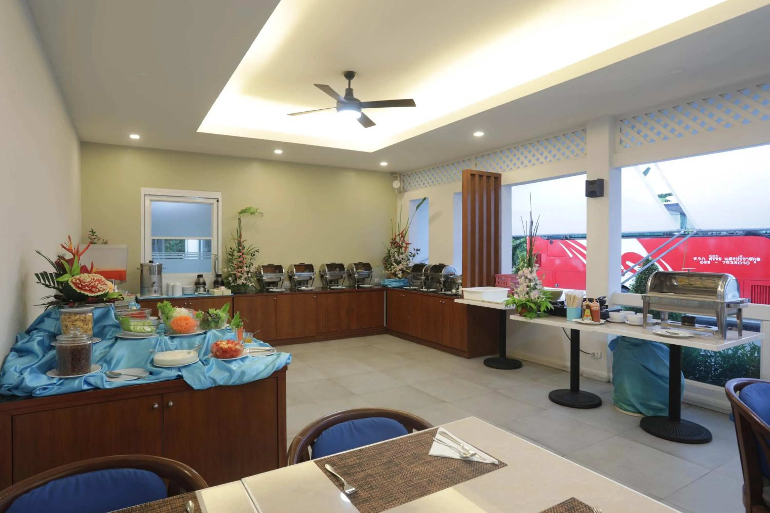 Tuana Hotels Brook Pool Access