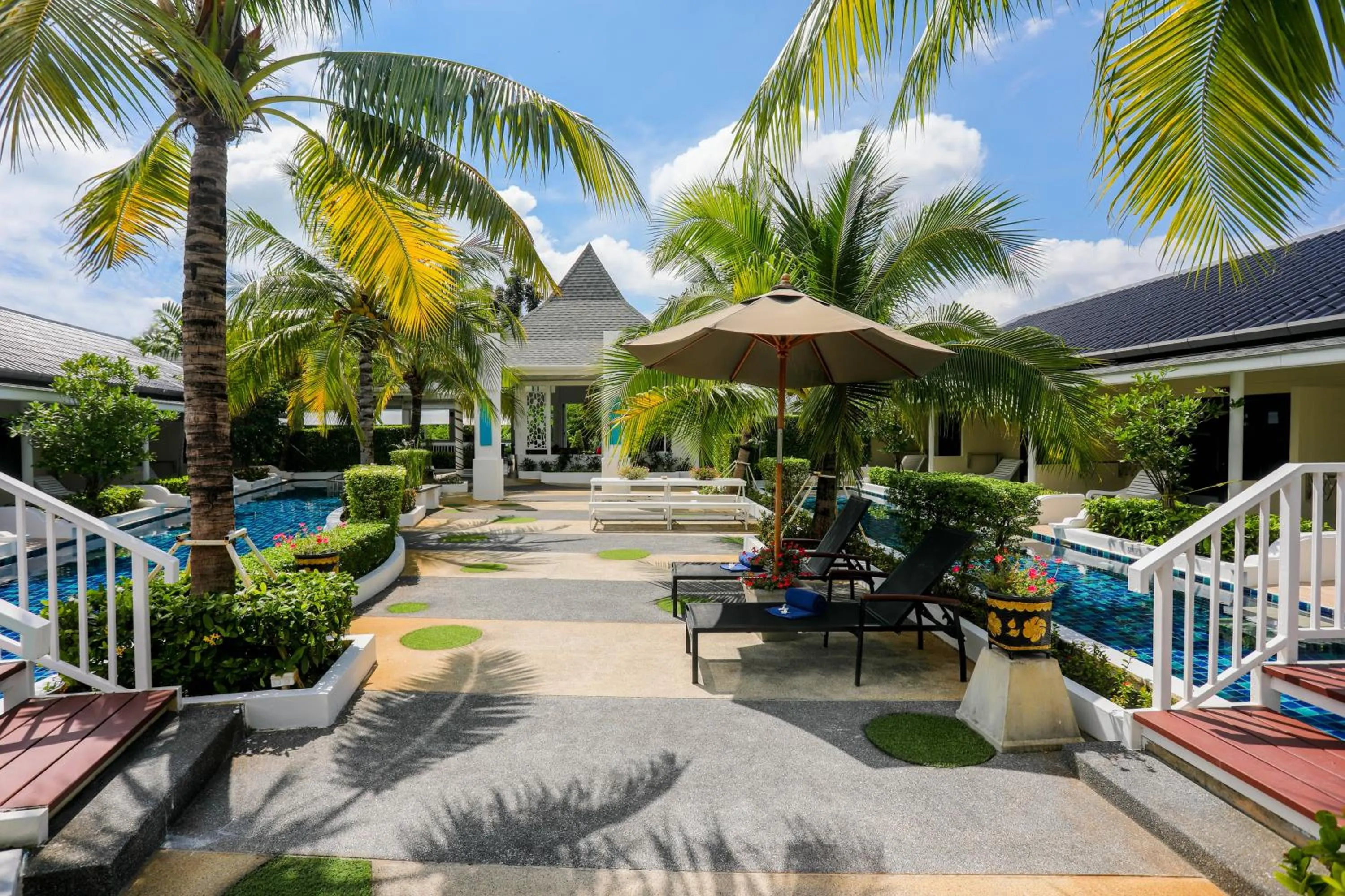 Tuana Hotels Brook Pool Access