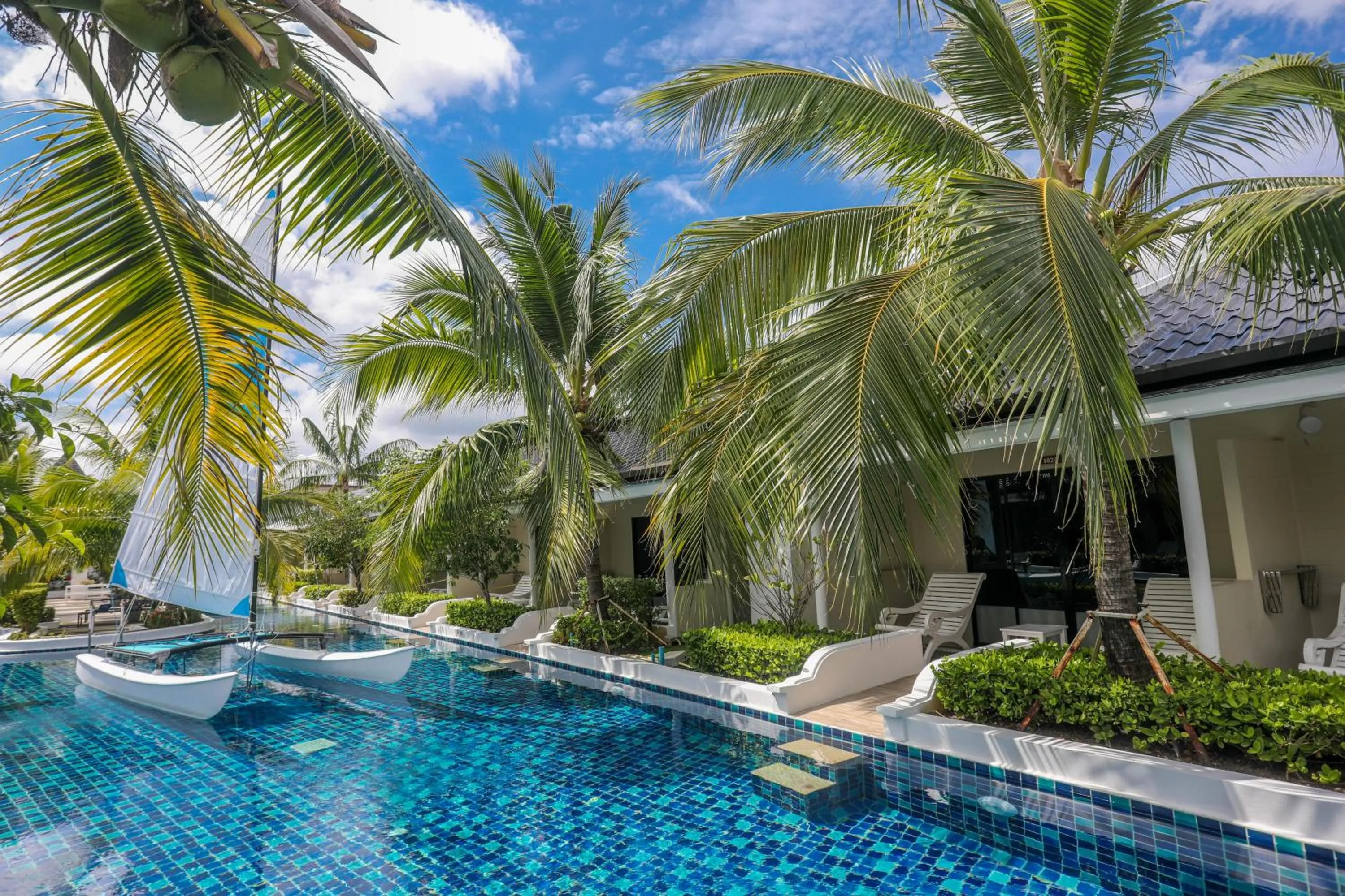 Tuana Hotels Brook Pool Access