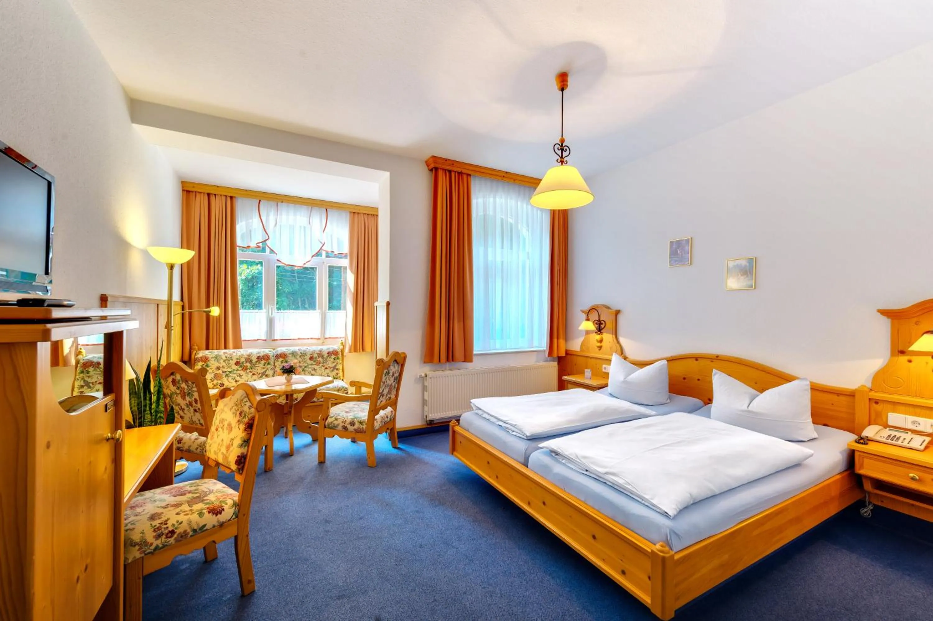 Photo of the whole room, Bed in Hotel Seiffener Hof***