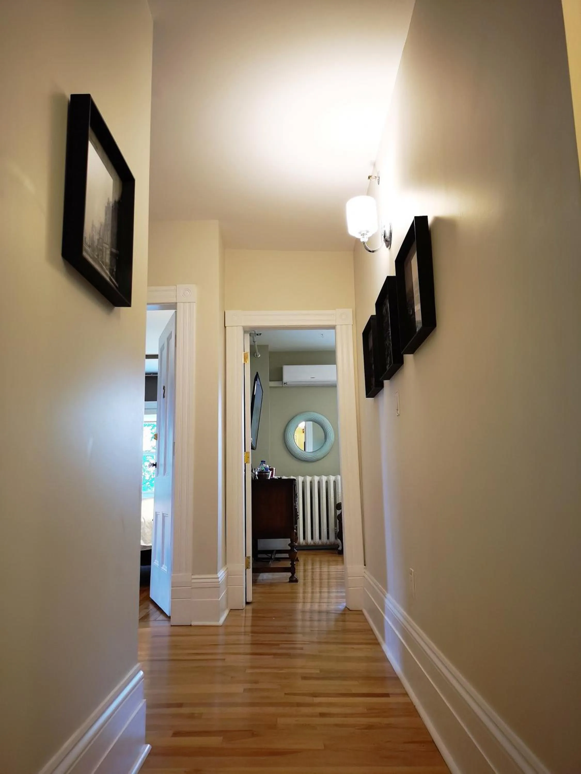 Decorative detail in No 1 Grafton Inn