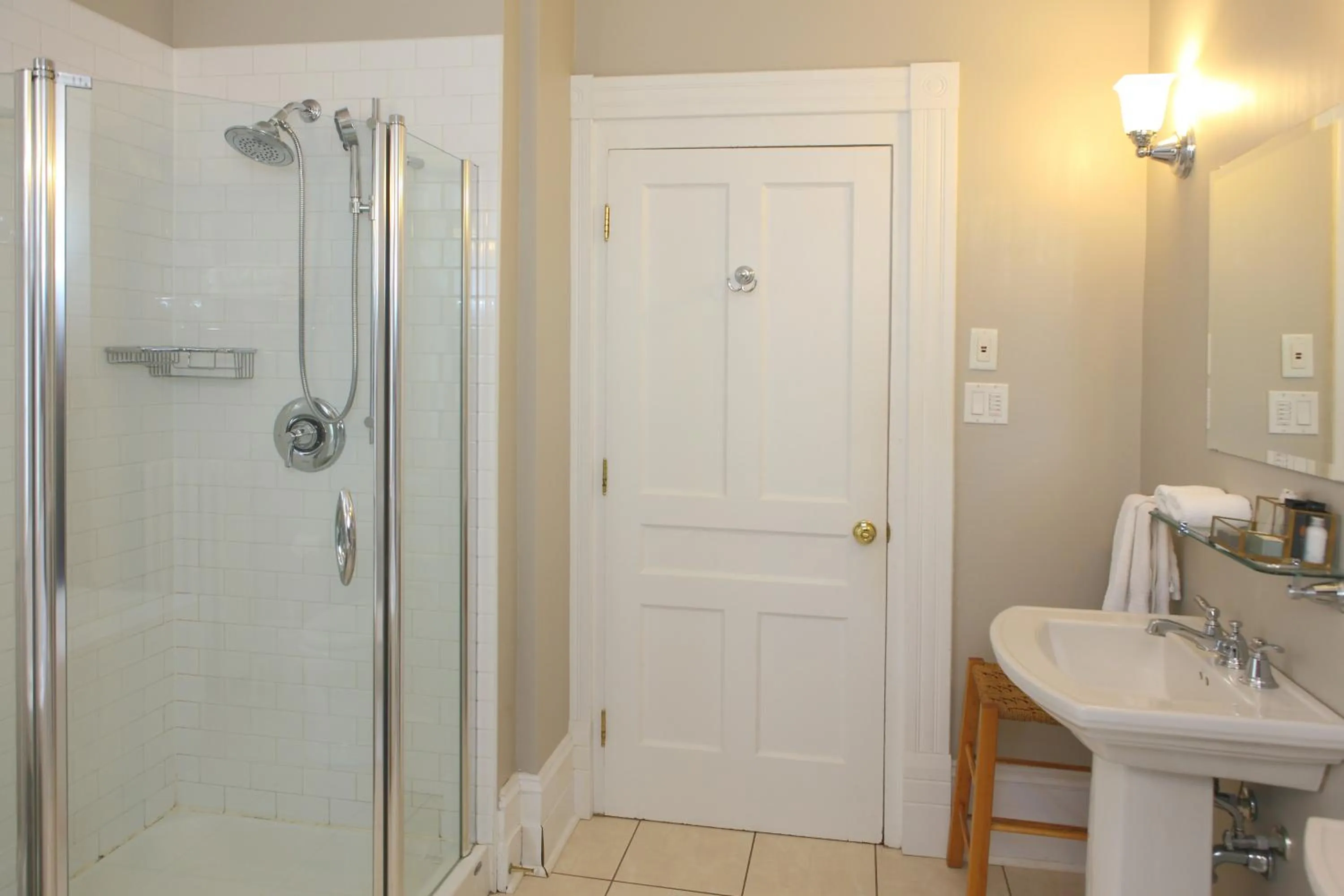 Shower in No 1 Grafton Inn