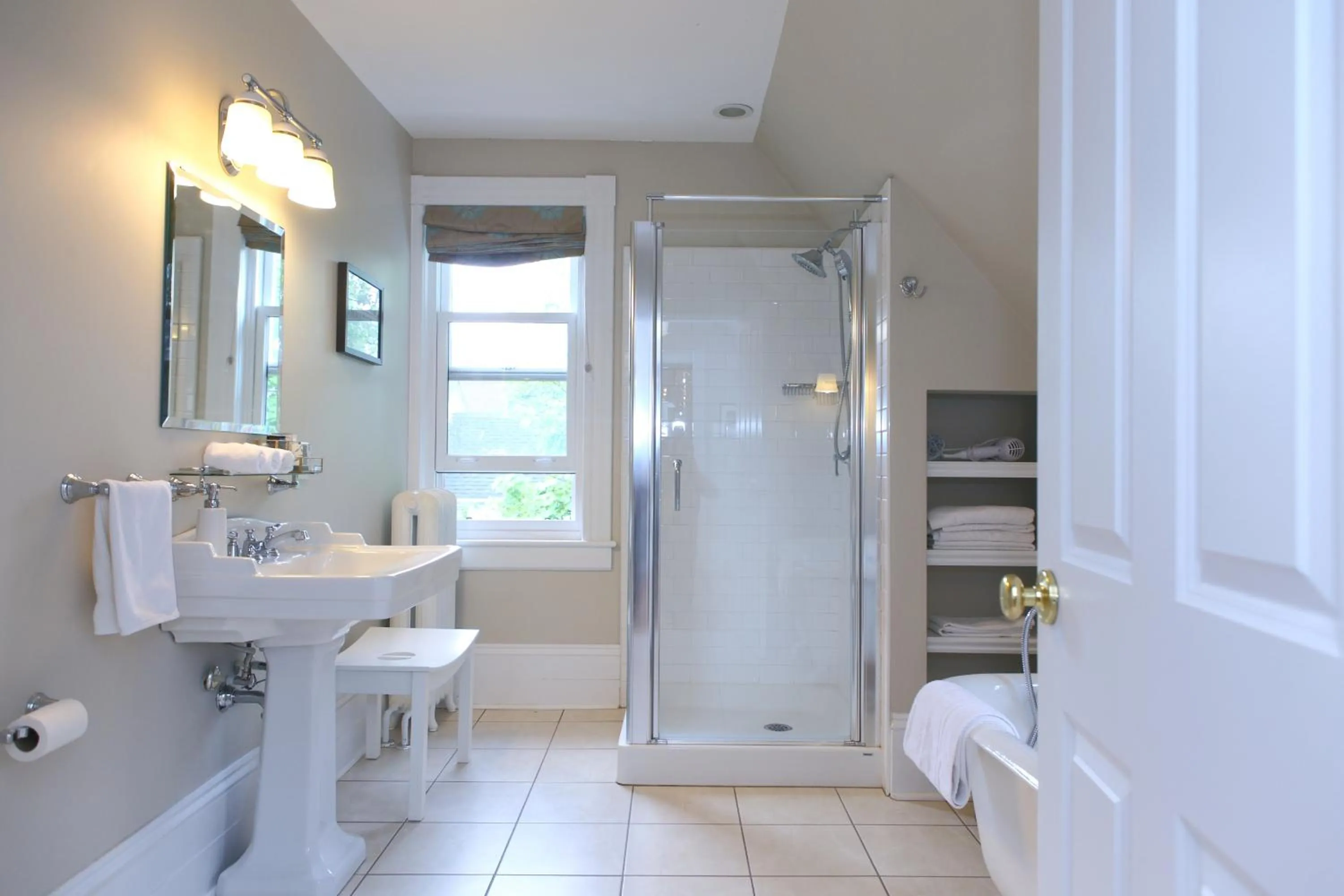 Bathroom in No 1 Grafton Inn