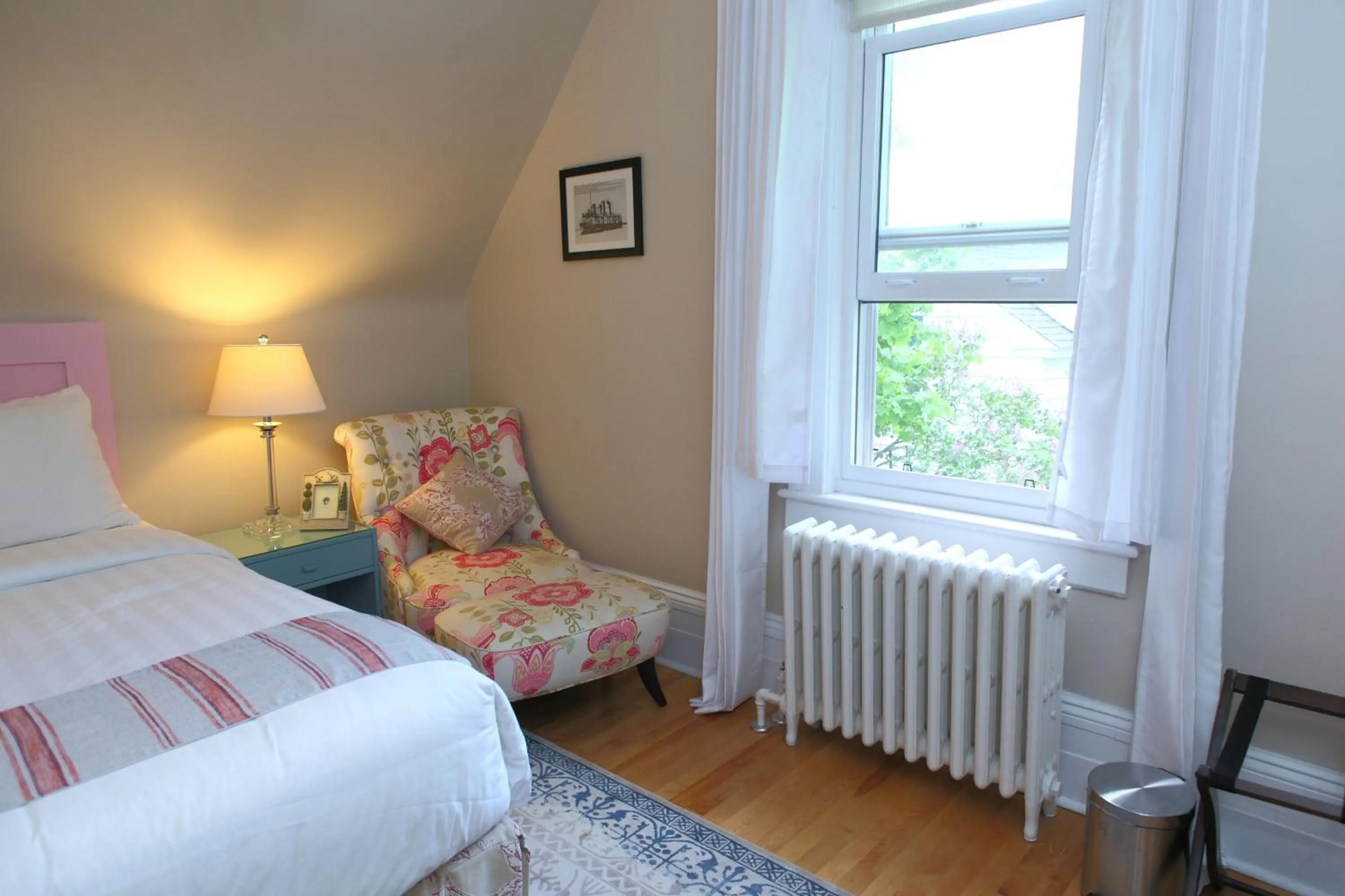 Bedroom, Bed in No 1 Grafton Inn