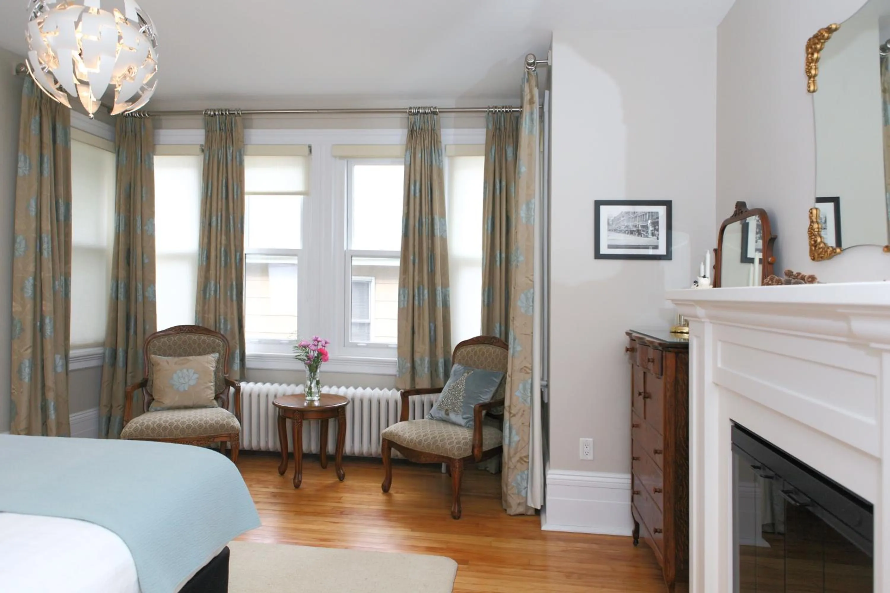 Seating area in No 1 Grafton Inn