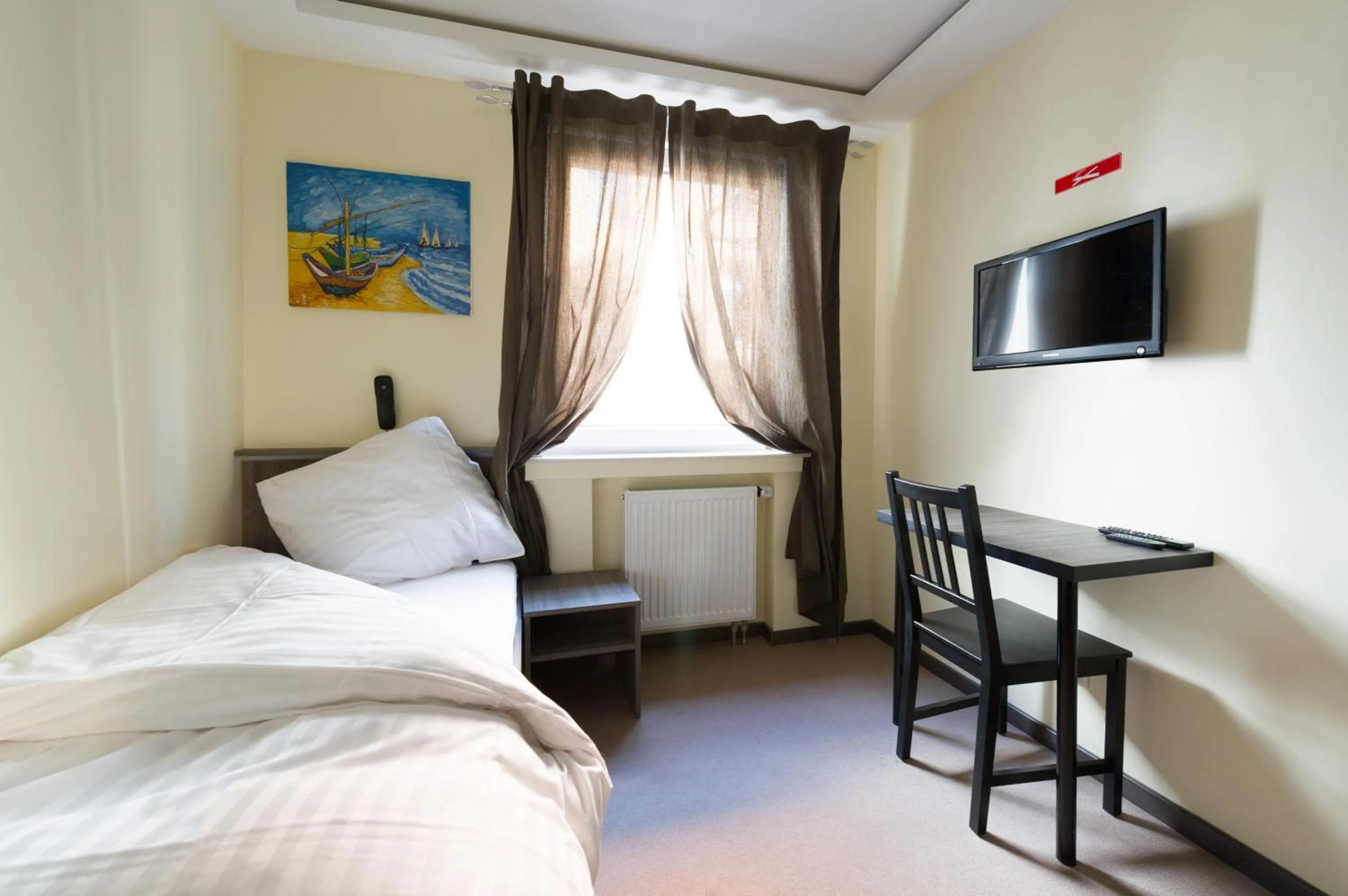 Shower, Bed in Bürgerhofhotel