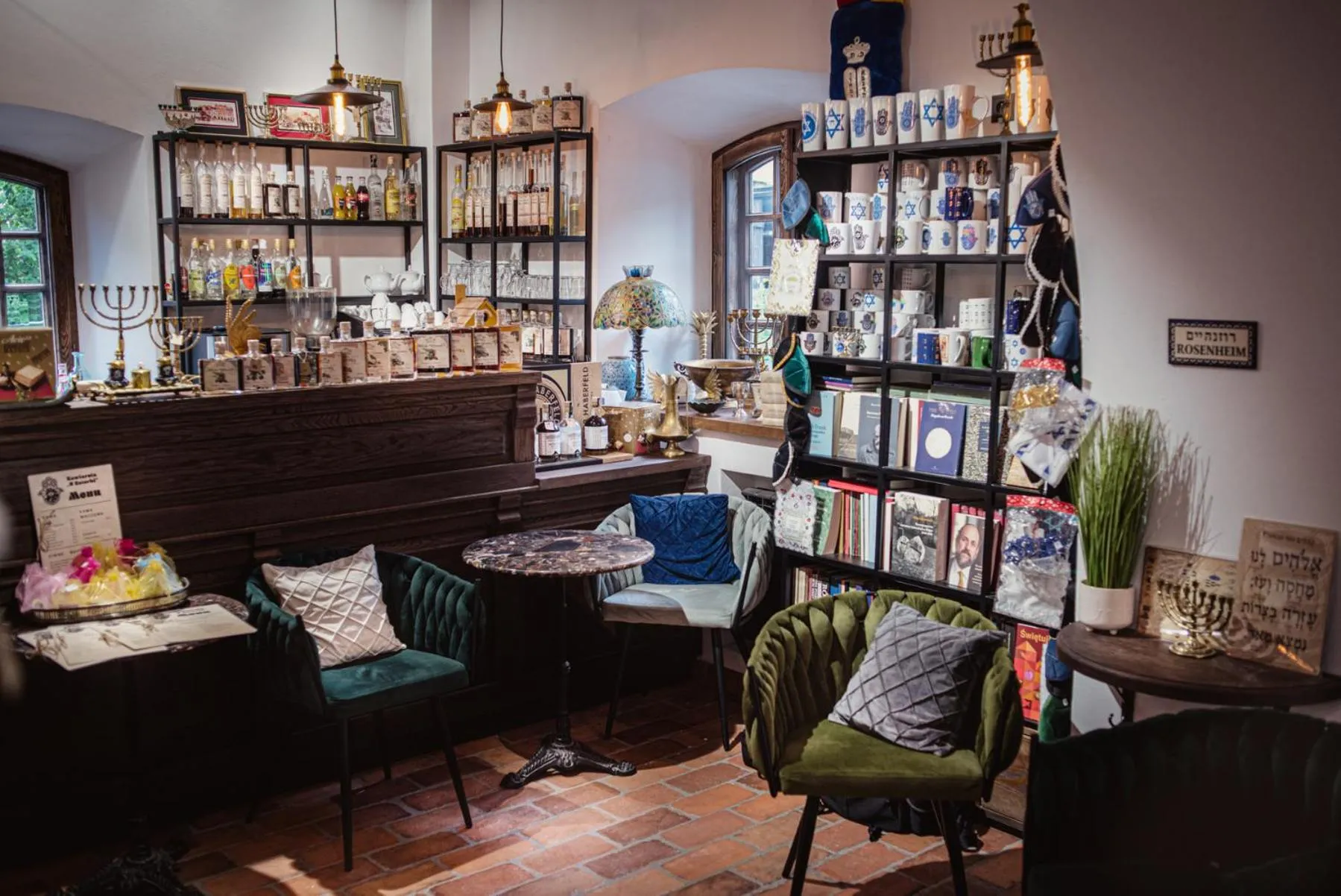 On-site shops in Dawna Synagoga Beitenu