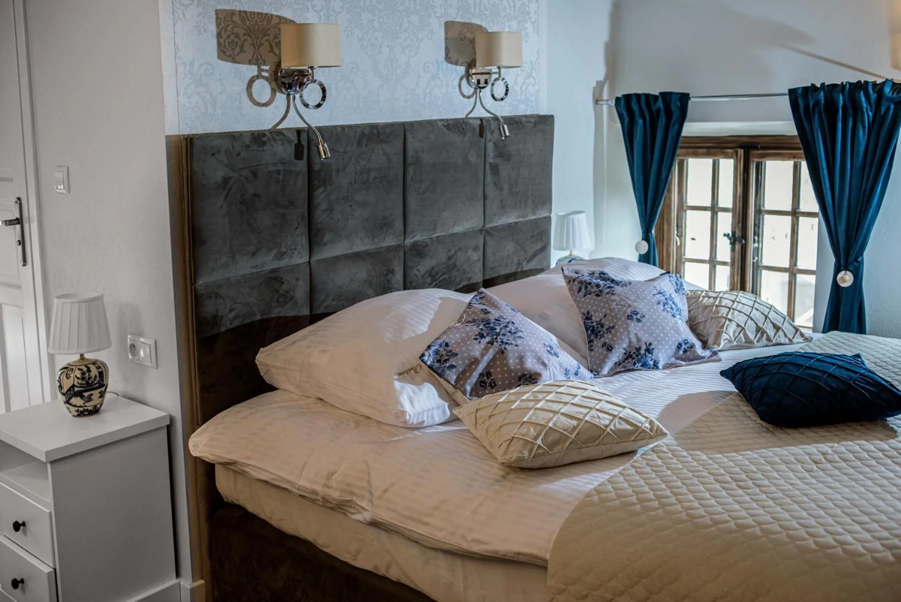 Photo of the whole room, Bed in Dawna Synagoga Beitenu