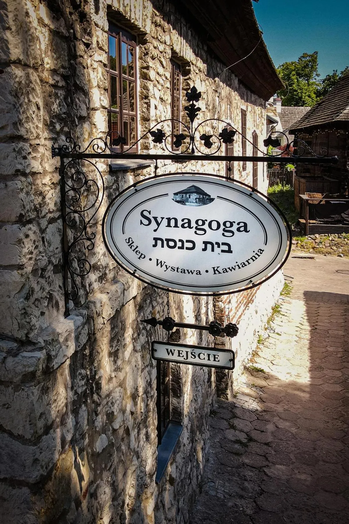 Decorative detail in Dawna Synagoga Beitenu