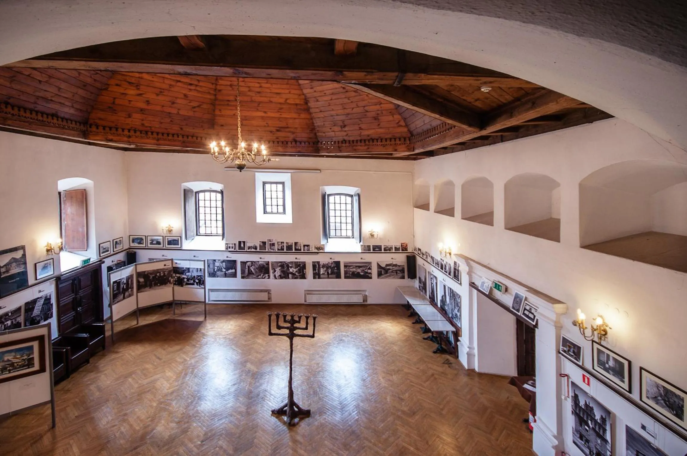 On-site shops in Dawna Synagoga Beitenu