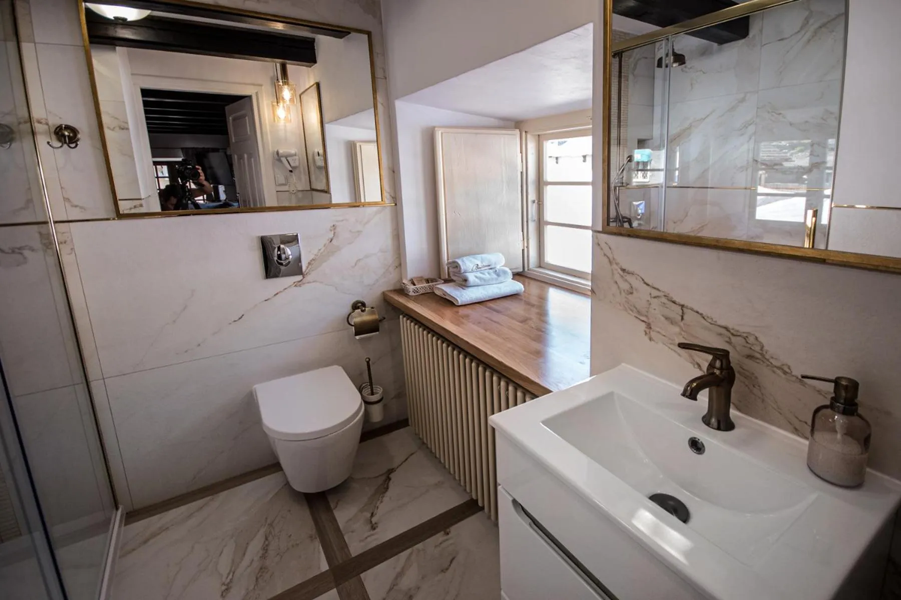 Toilet in Dawna Synagoga Beitenu