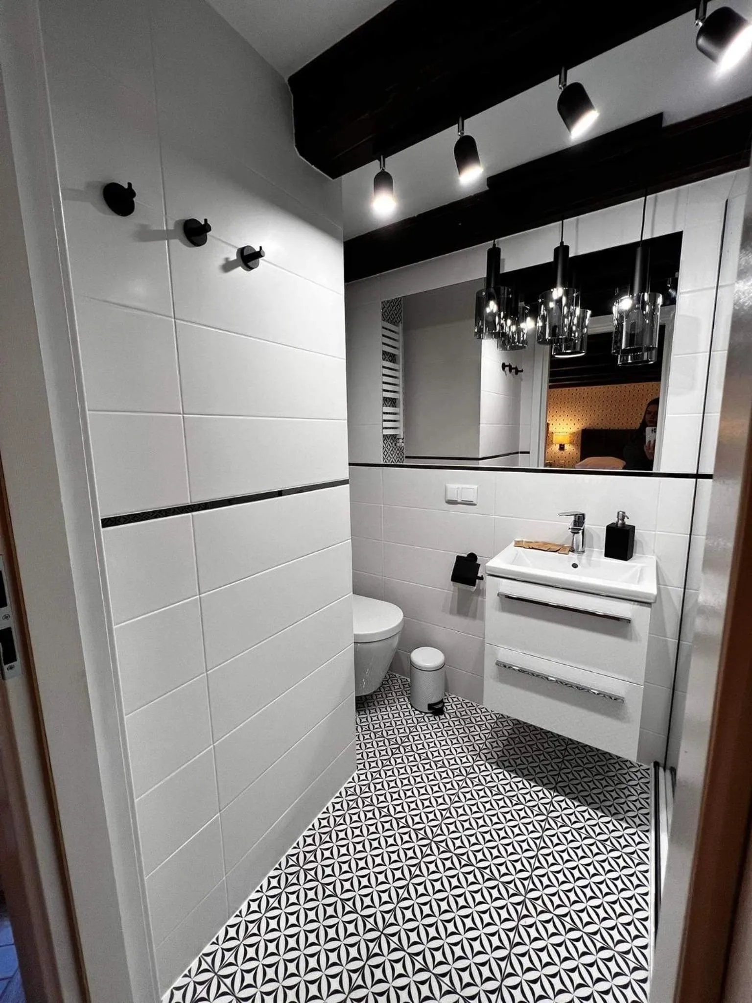 Bathroom in Dawna Synagoga Beitenu