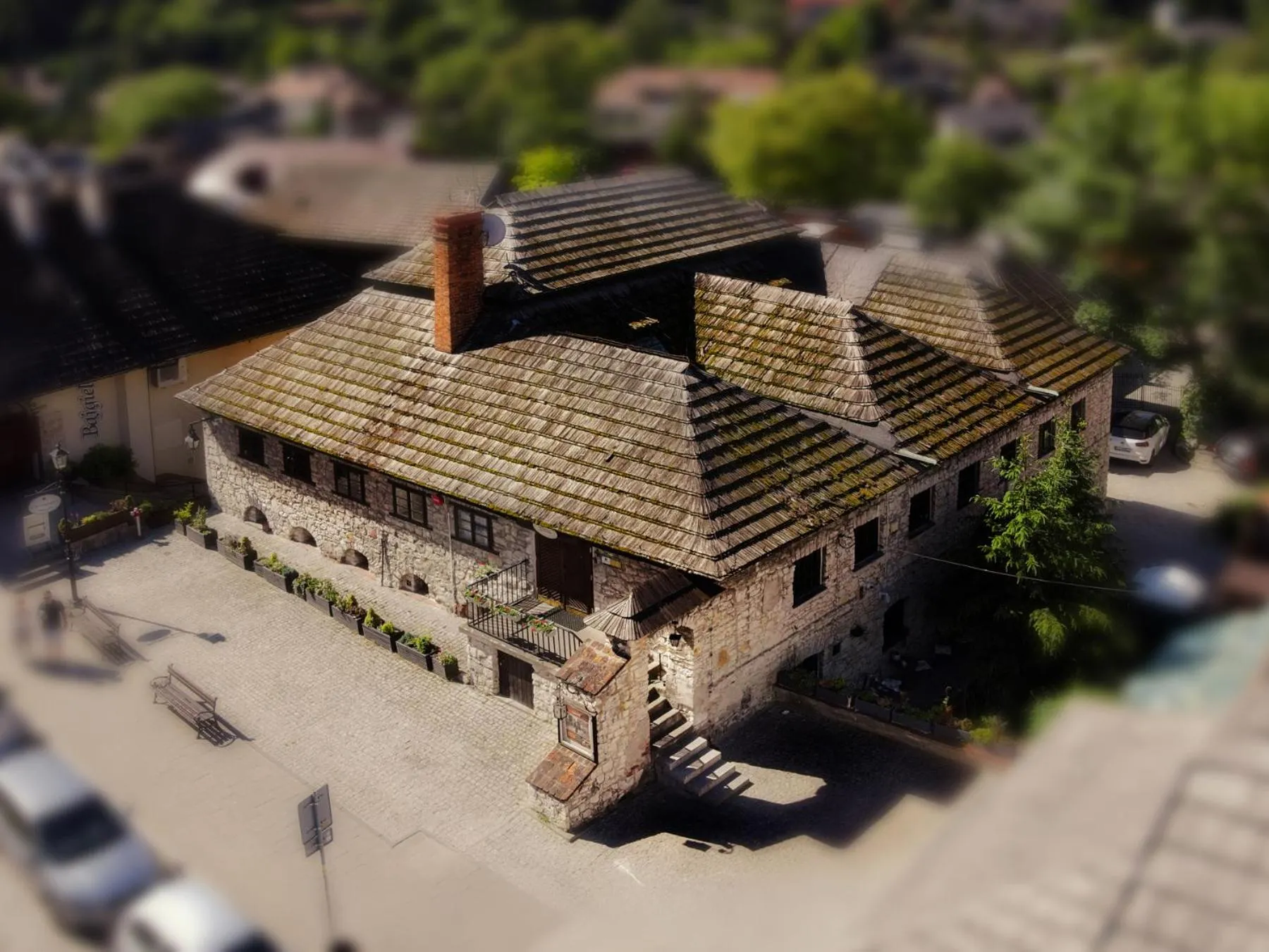 Property building in Dawna Synagoga Beitenu