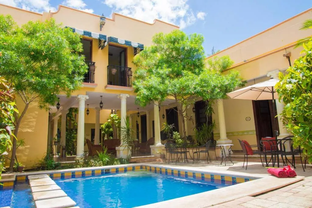 Swimming Pool in Casa de las Columnas una experiencia de otra época