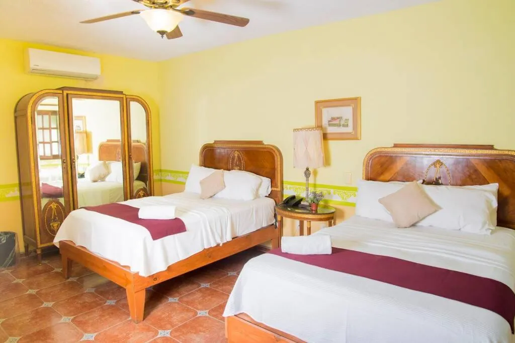 Bed in Casa de las Columnas una experiencia de otra época