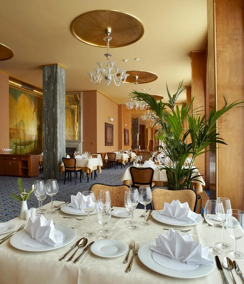 Restaurant/places to eat in Alexandria Spa & Wellness Hotel