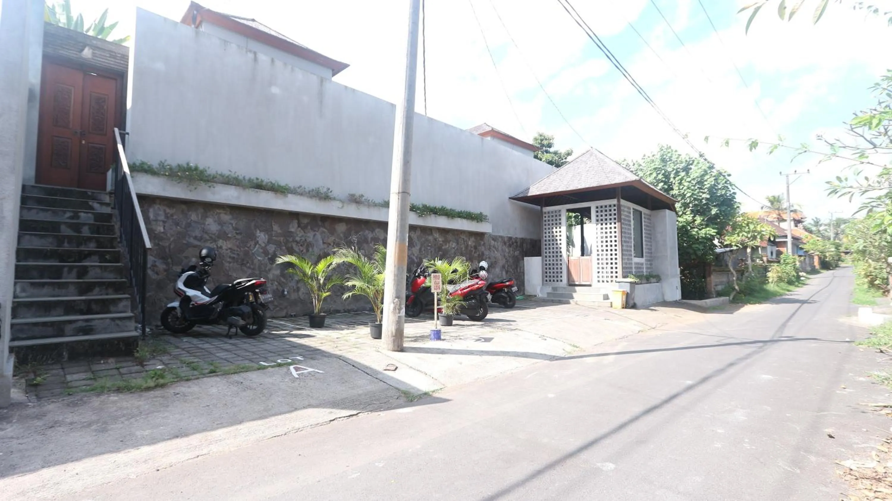 Parking in Stana Kendran Villa