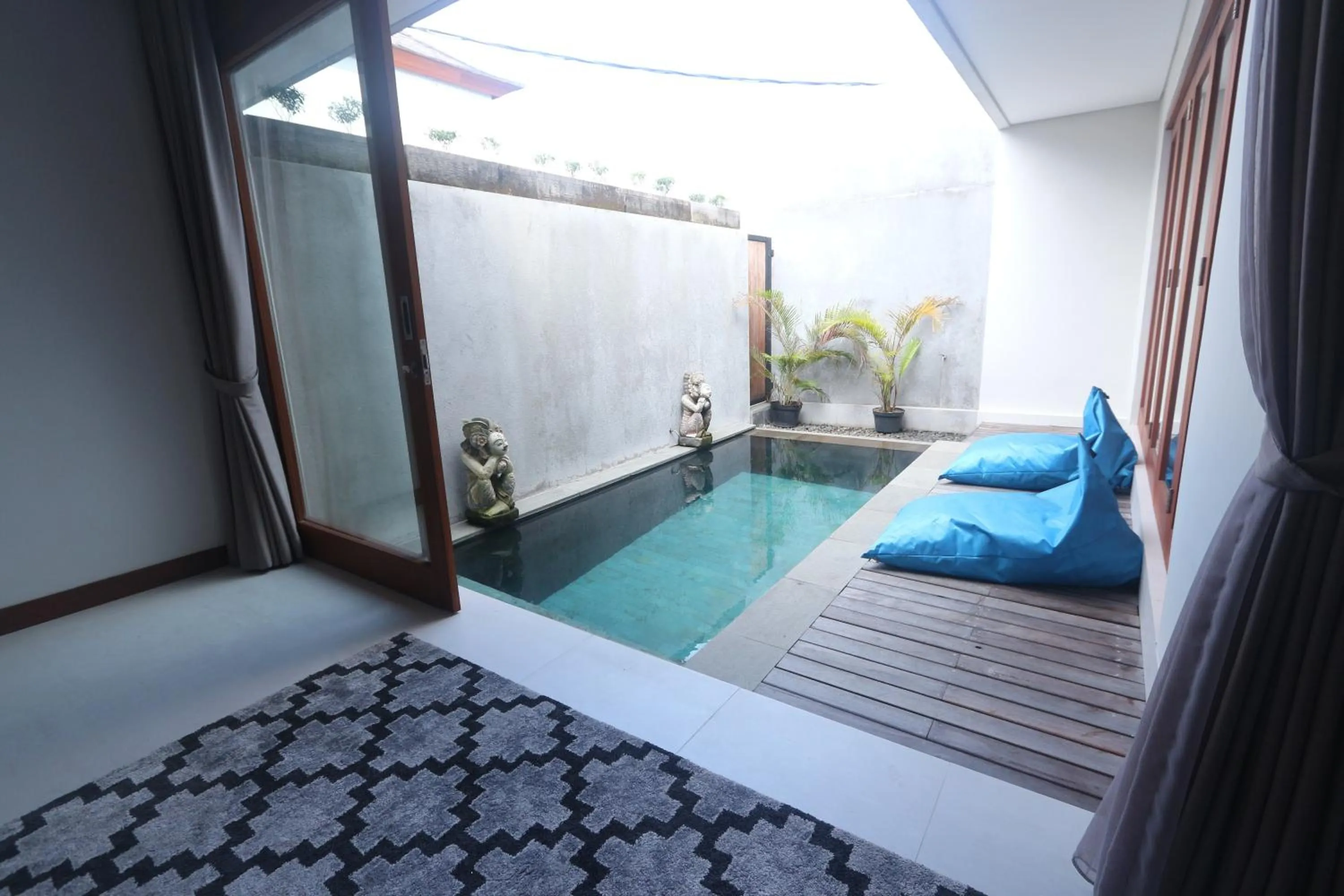 Pool view, Bed in Stana Kendran Villa