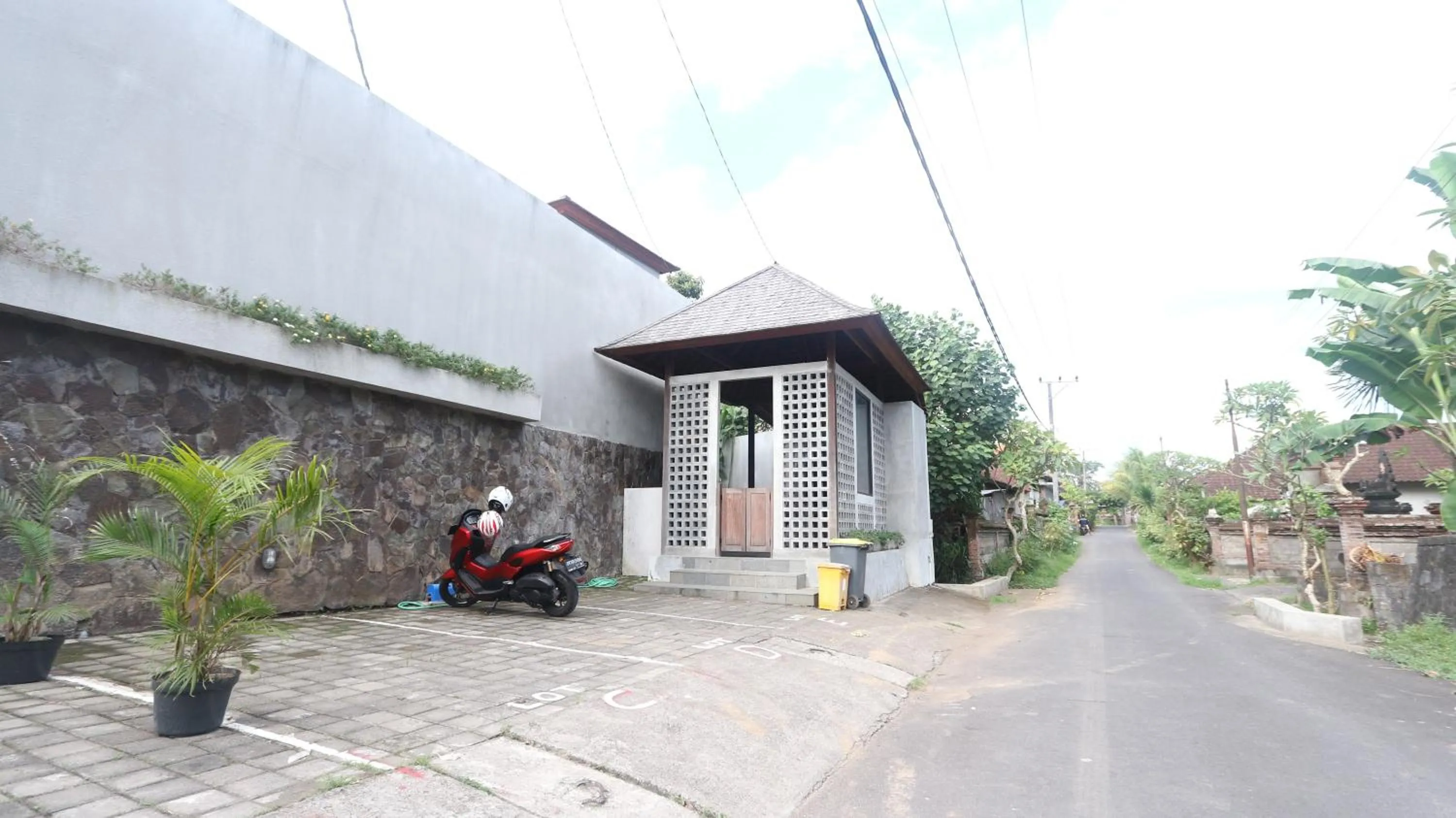 Parking in Stana Kendran Villa