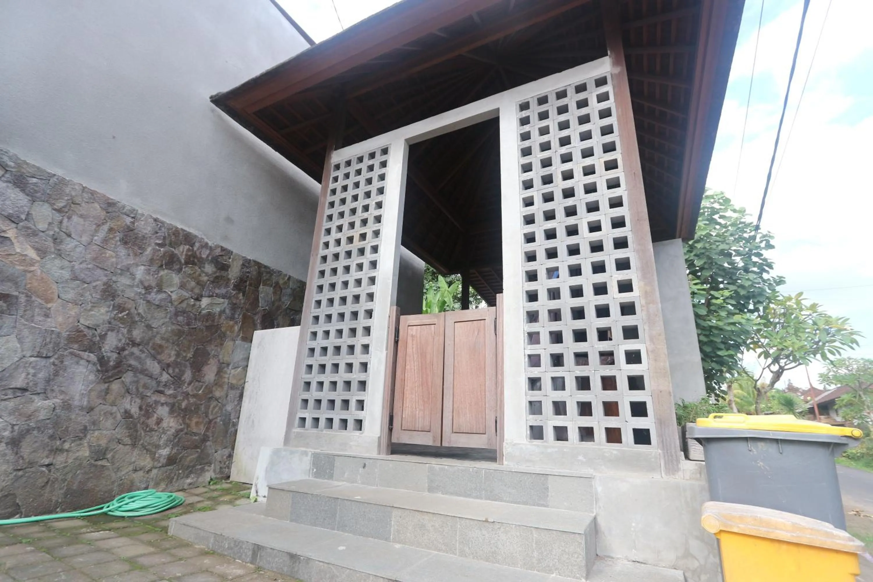 Property building in Stana Kendran Villa