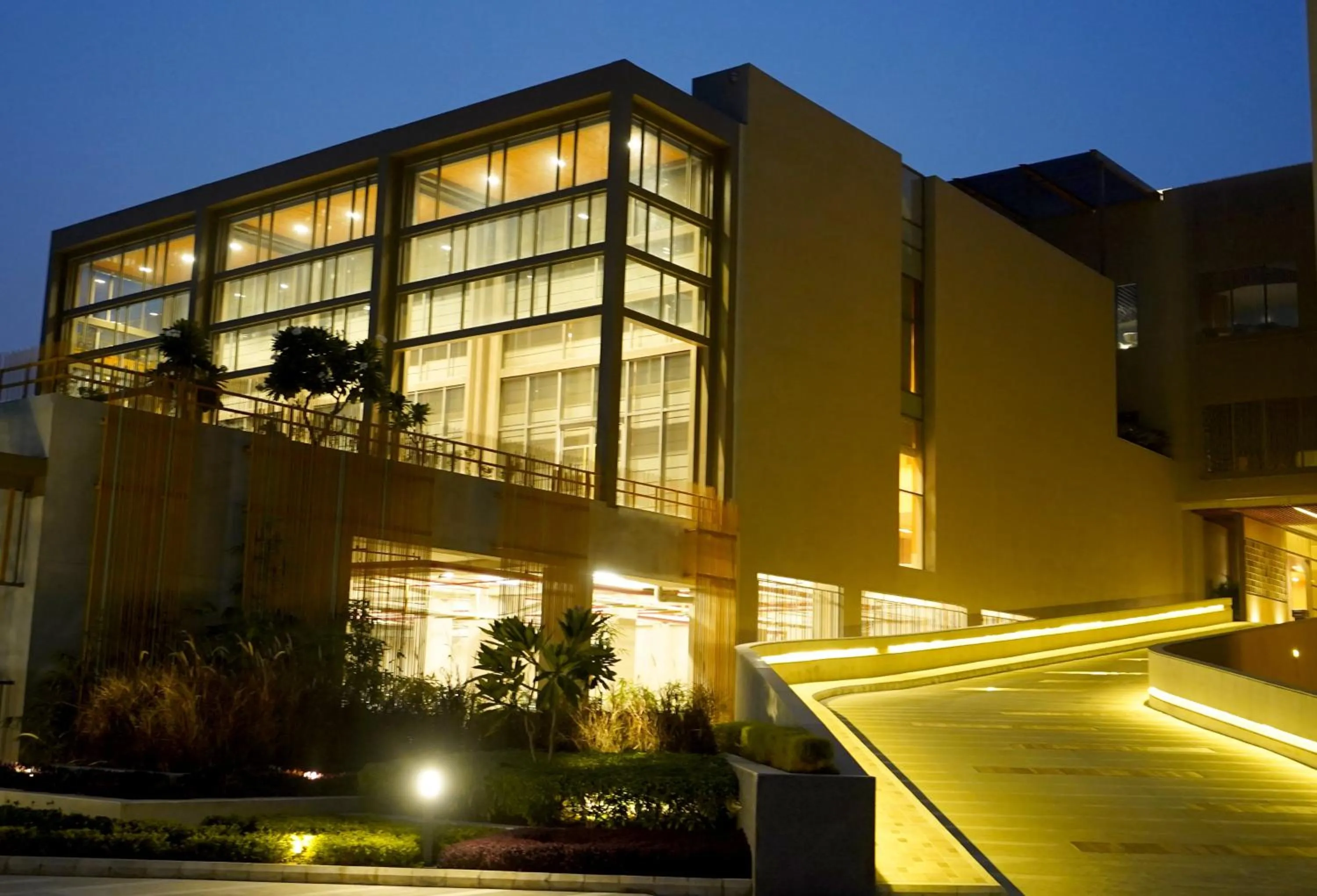Facade/entrance in The Centrum