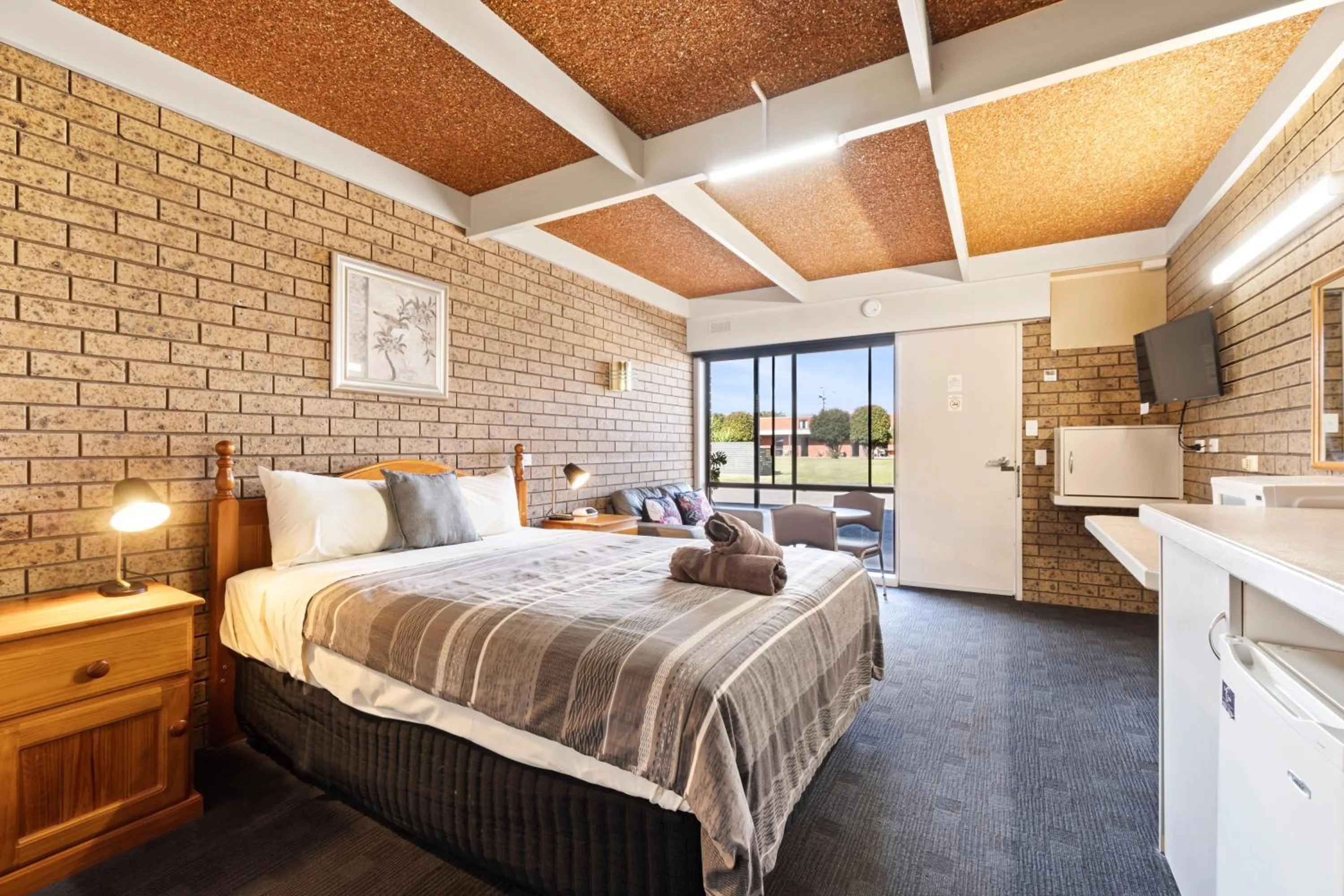 Photo of the whole room, Bed in Baronga Motor Inn