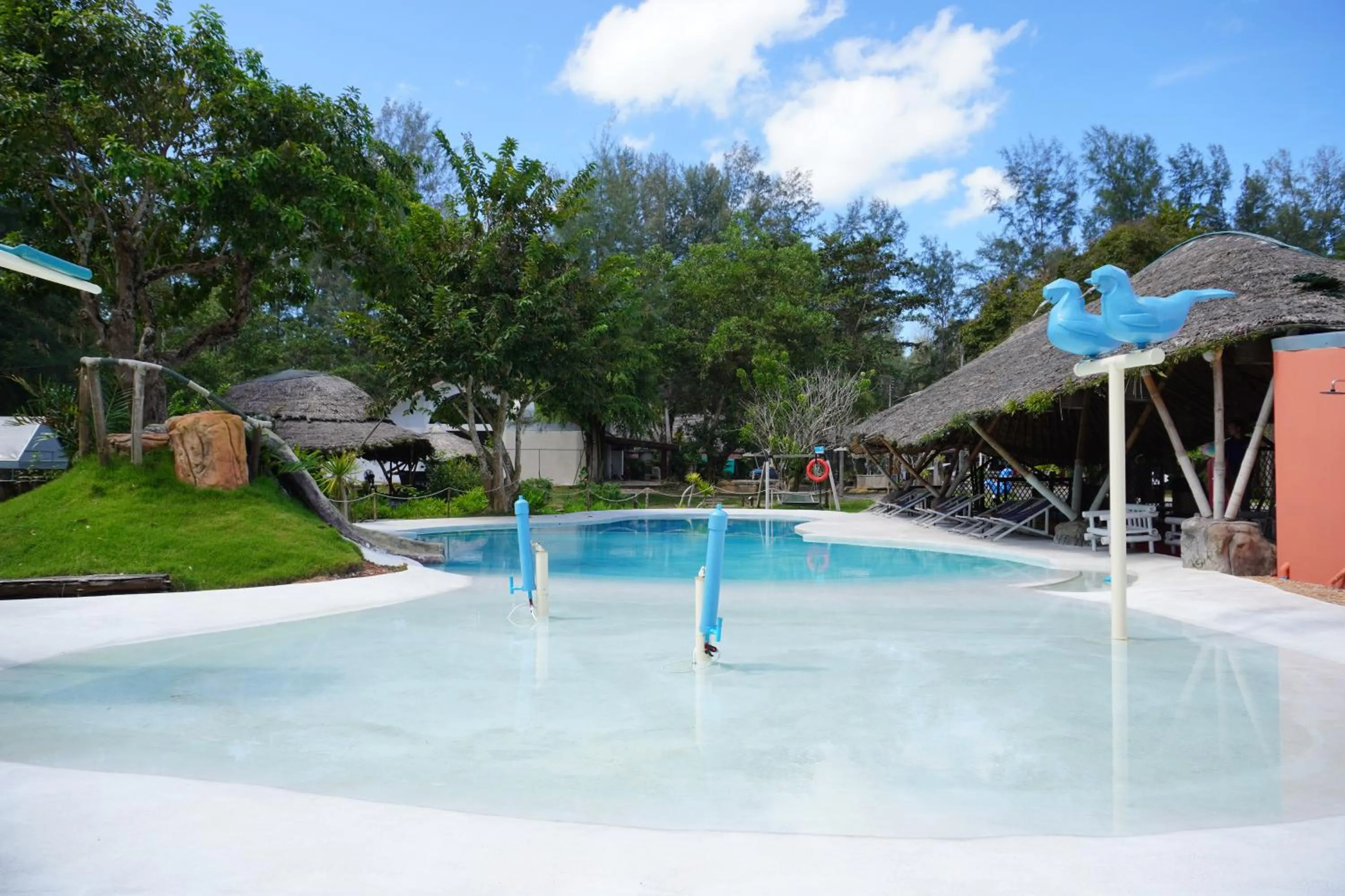 Swimming pool in Dugong Village-Green Hotel