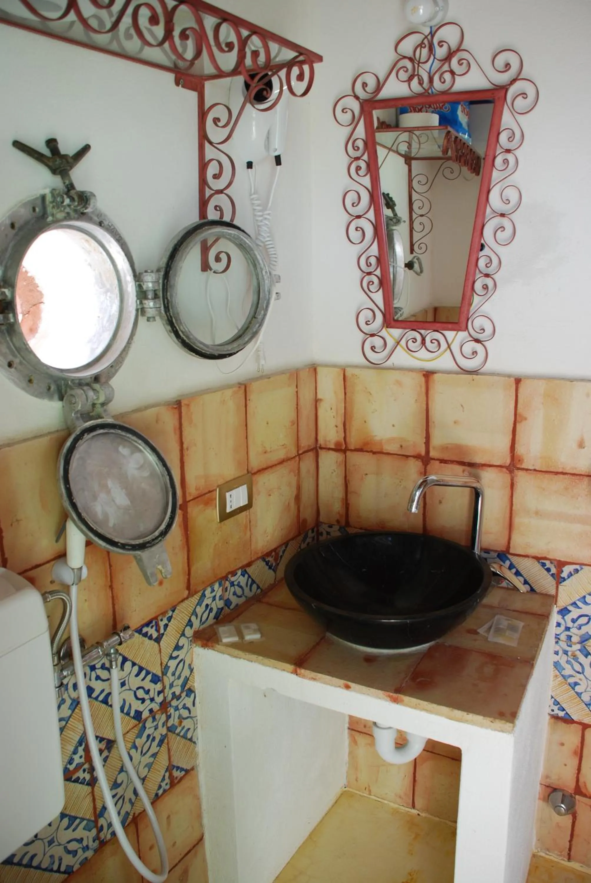 Toilet in Atollo