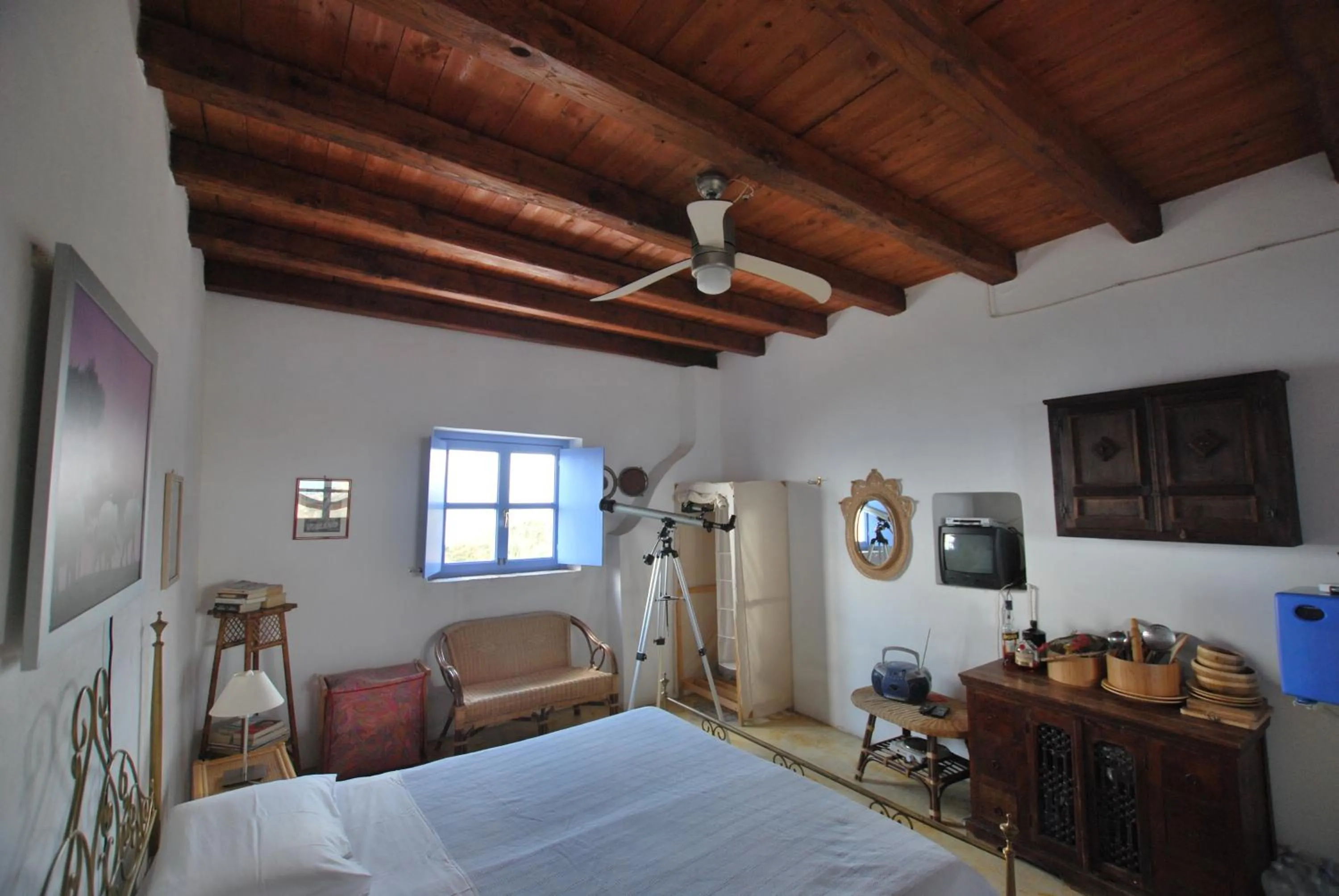 Photo of the whole room, Bed in Atollo