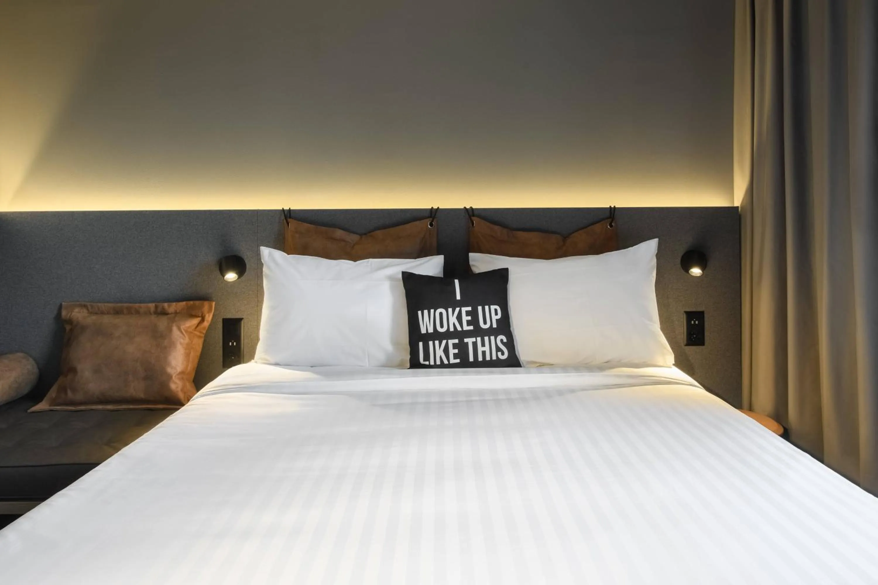 Photo of the whole room, Bed in Moxy Sion