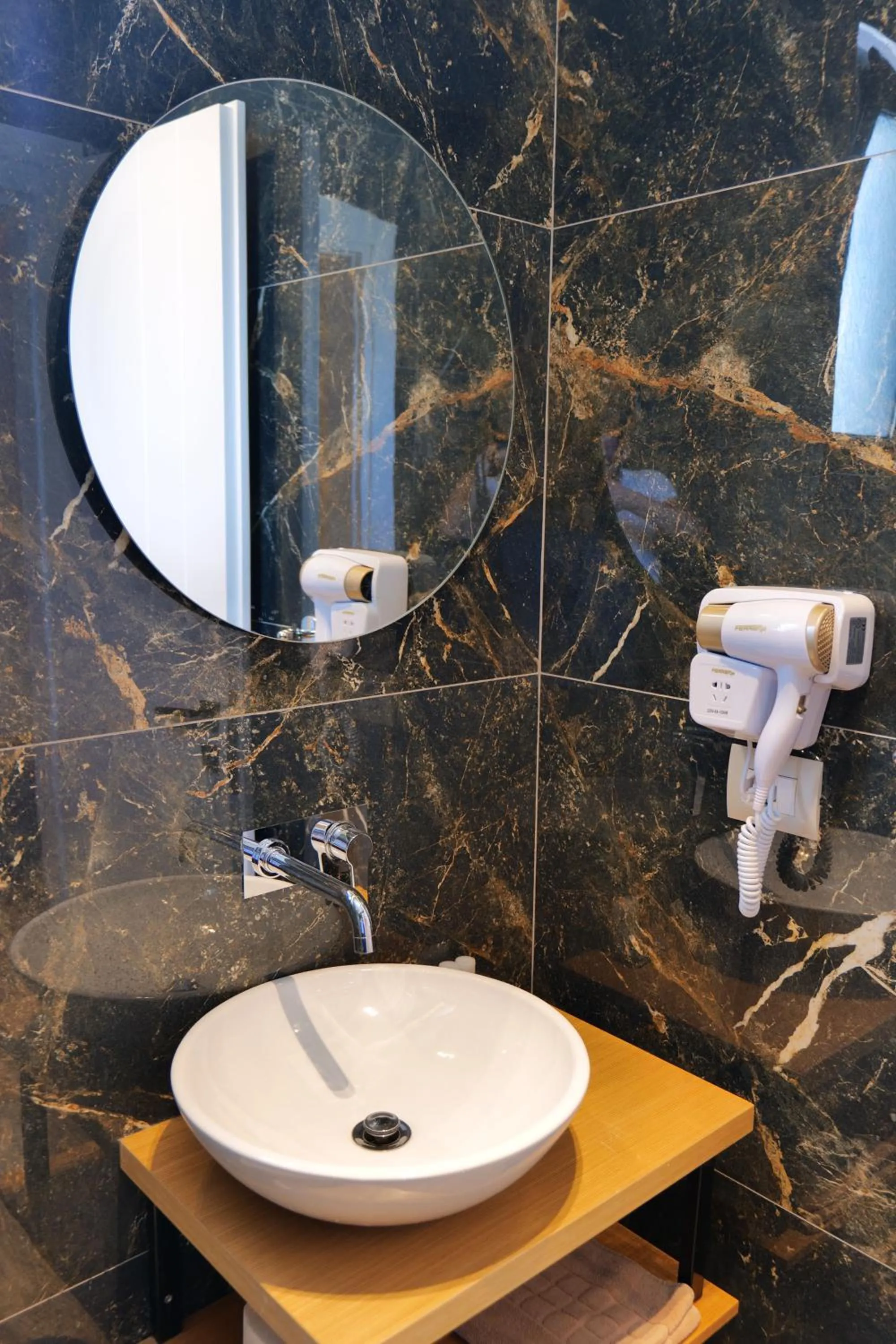 Bathroom in Hotel Alexander