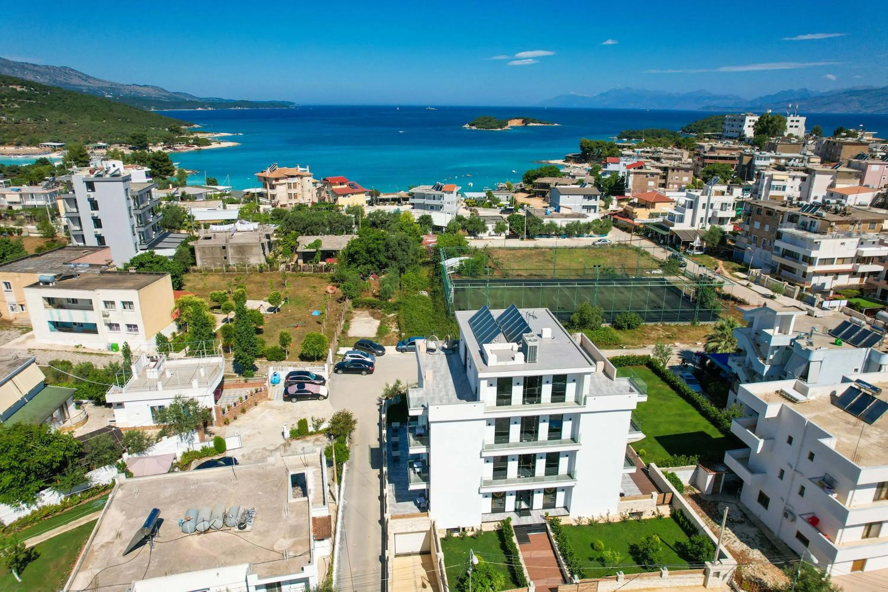 Property building in Hotel Alexander